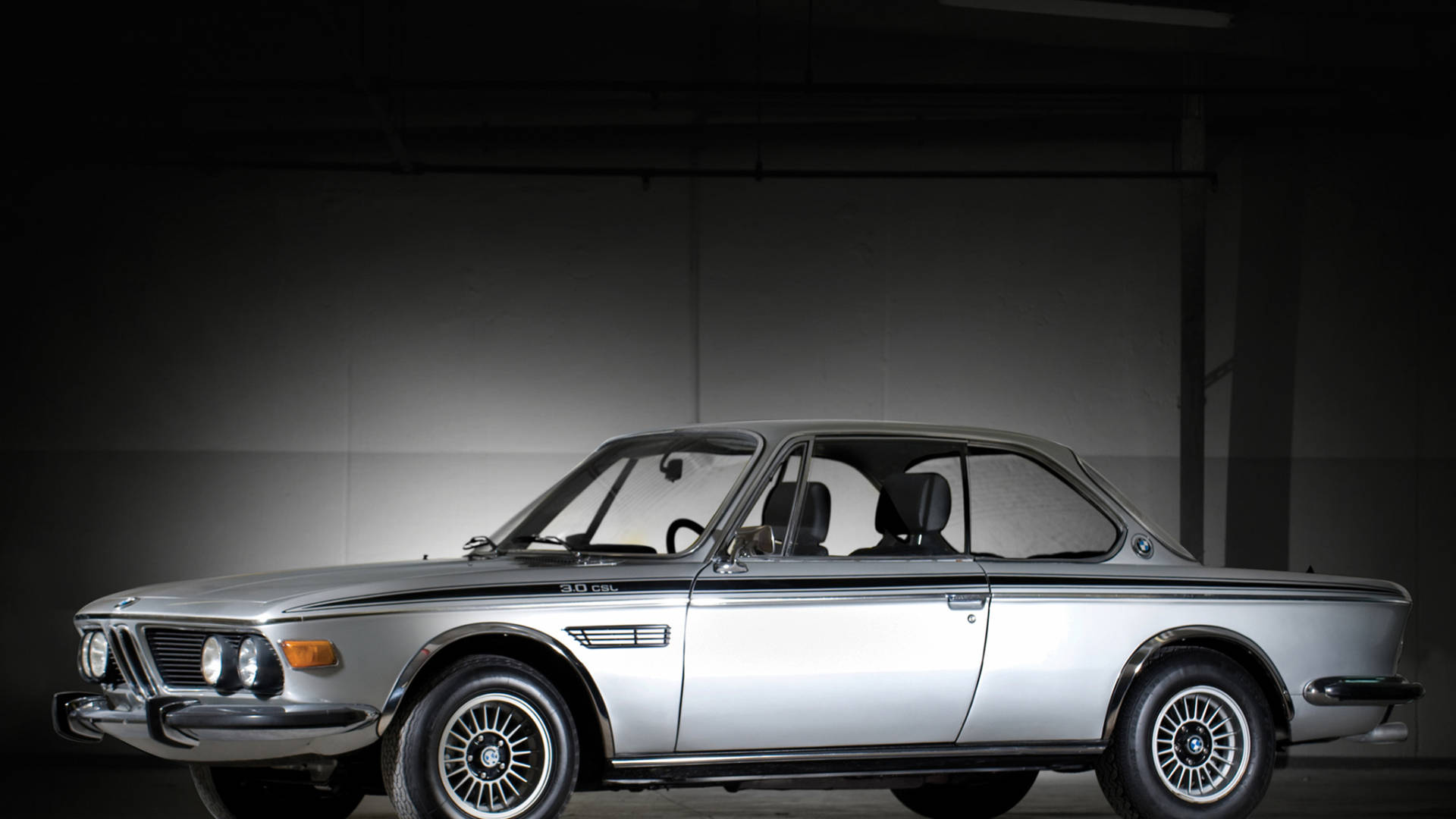 Metallic White Classic BMW Wallpaper
