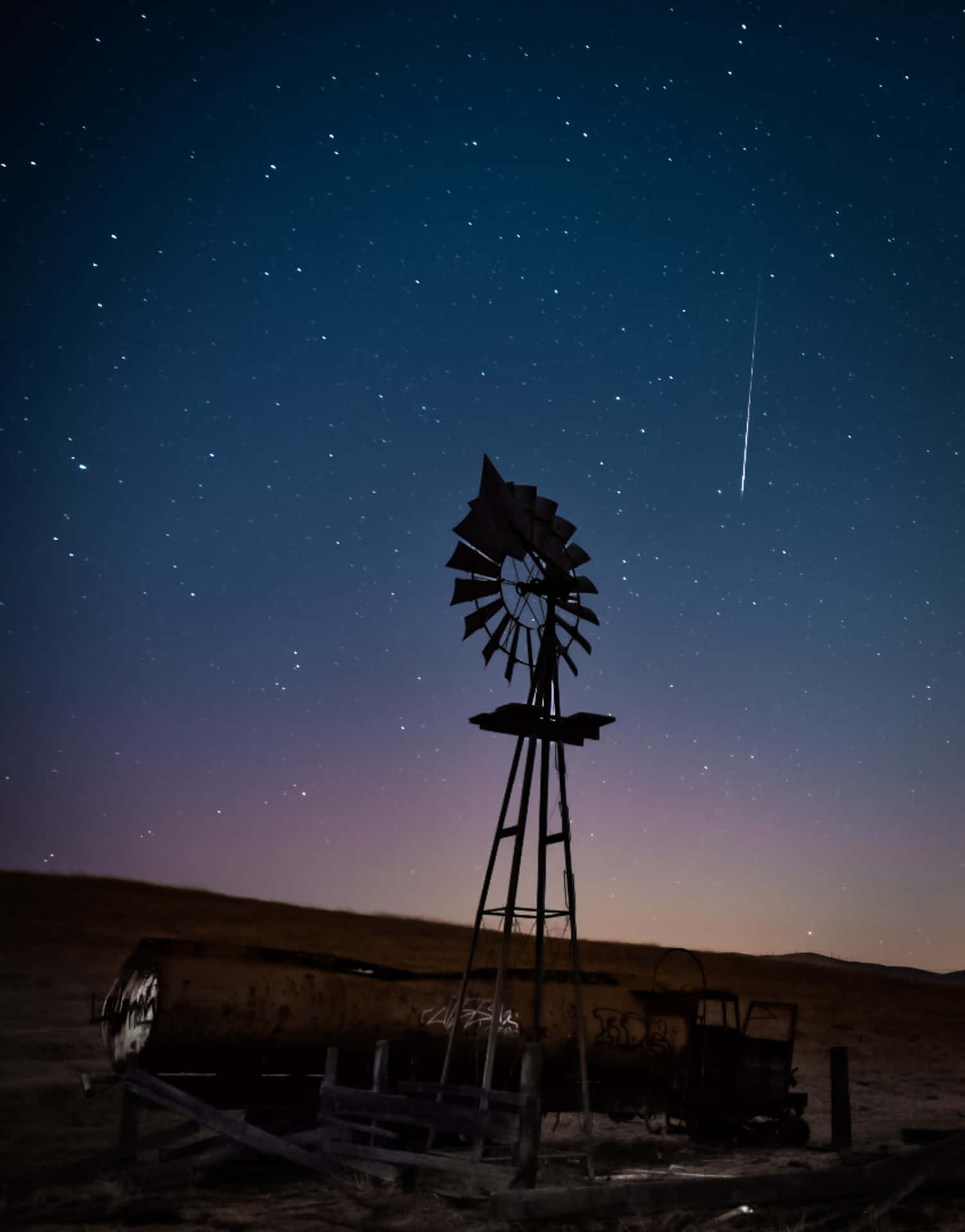 Stunning Meteor Shower in the Night Sky Wallpaper