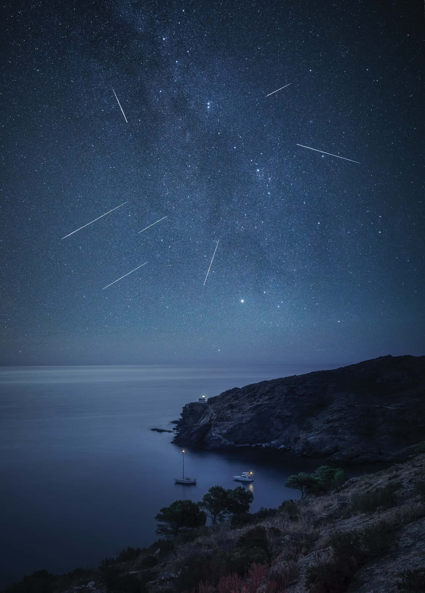 Spectacular Meteor Streaking Across Night Sky Wallpaper