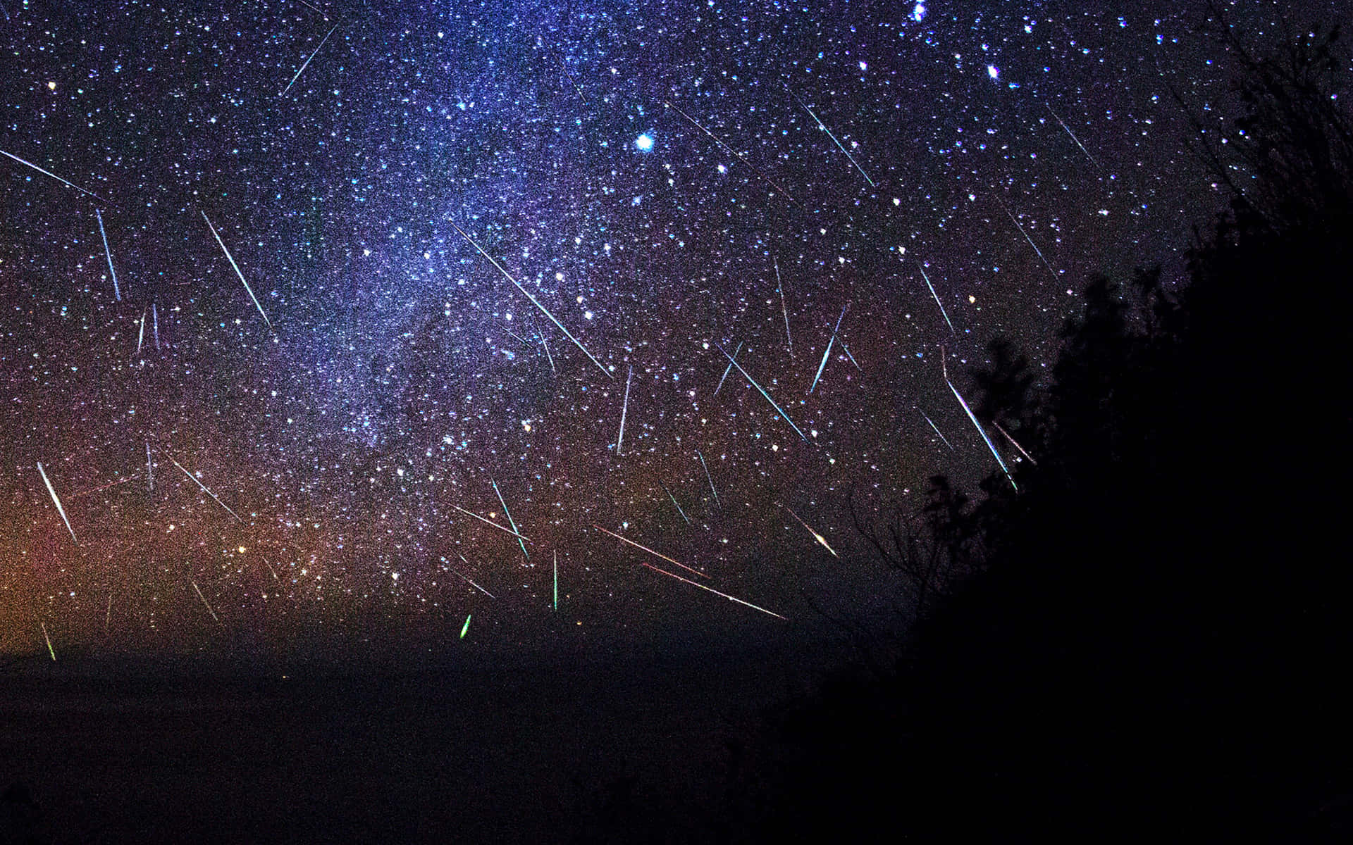 Météore Écrasant Illumine Le Ciel Fond d'écran