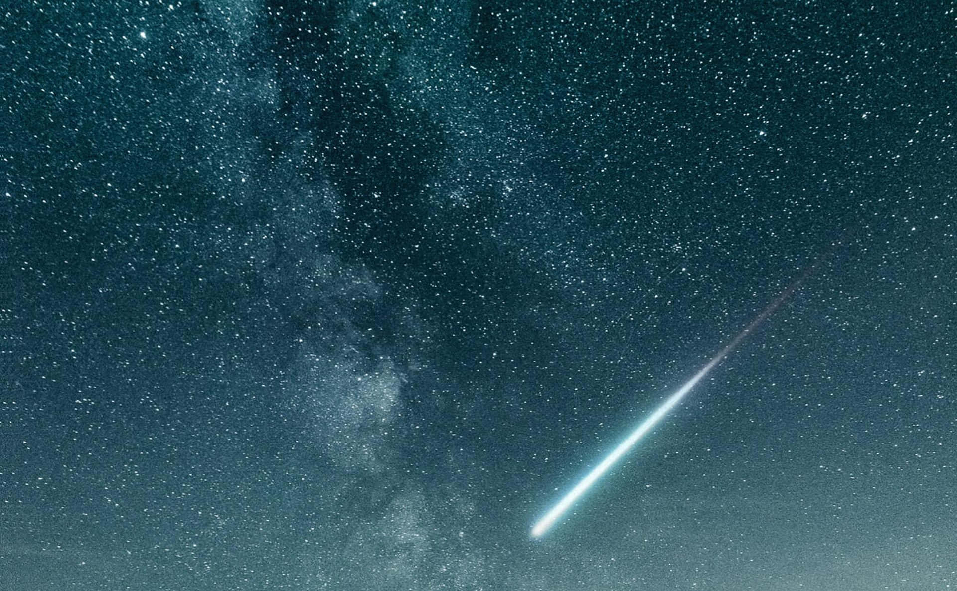 Belyserhimlen: En Meteor Sträcker Sig Över Atmosfären.