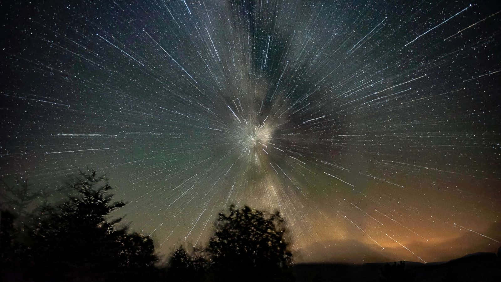 A glowing meteor travelling through the night sky
