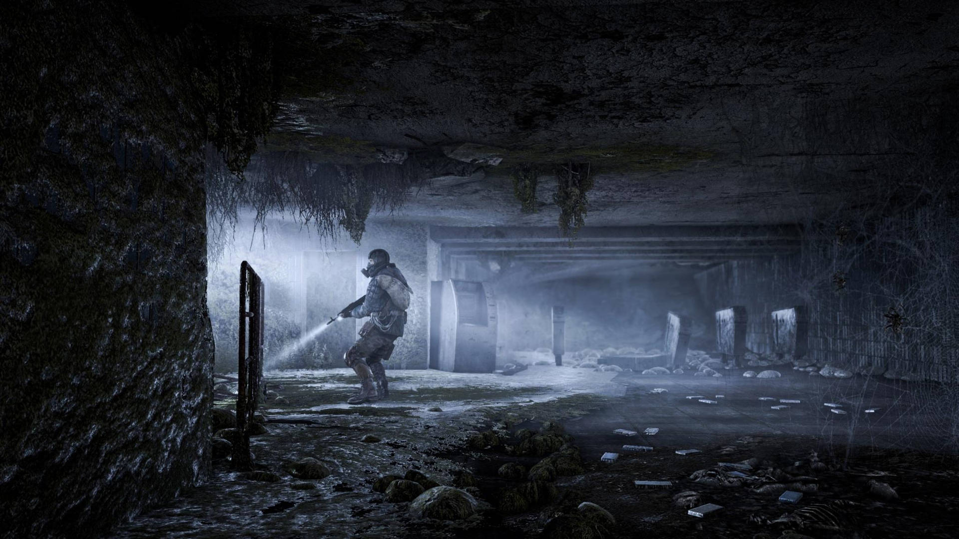 En mand går gennem et mørkt tunnel Wallpaper