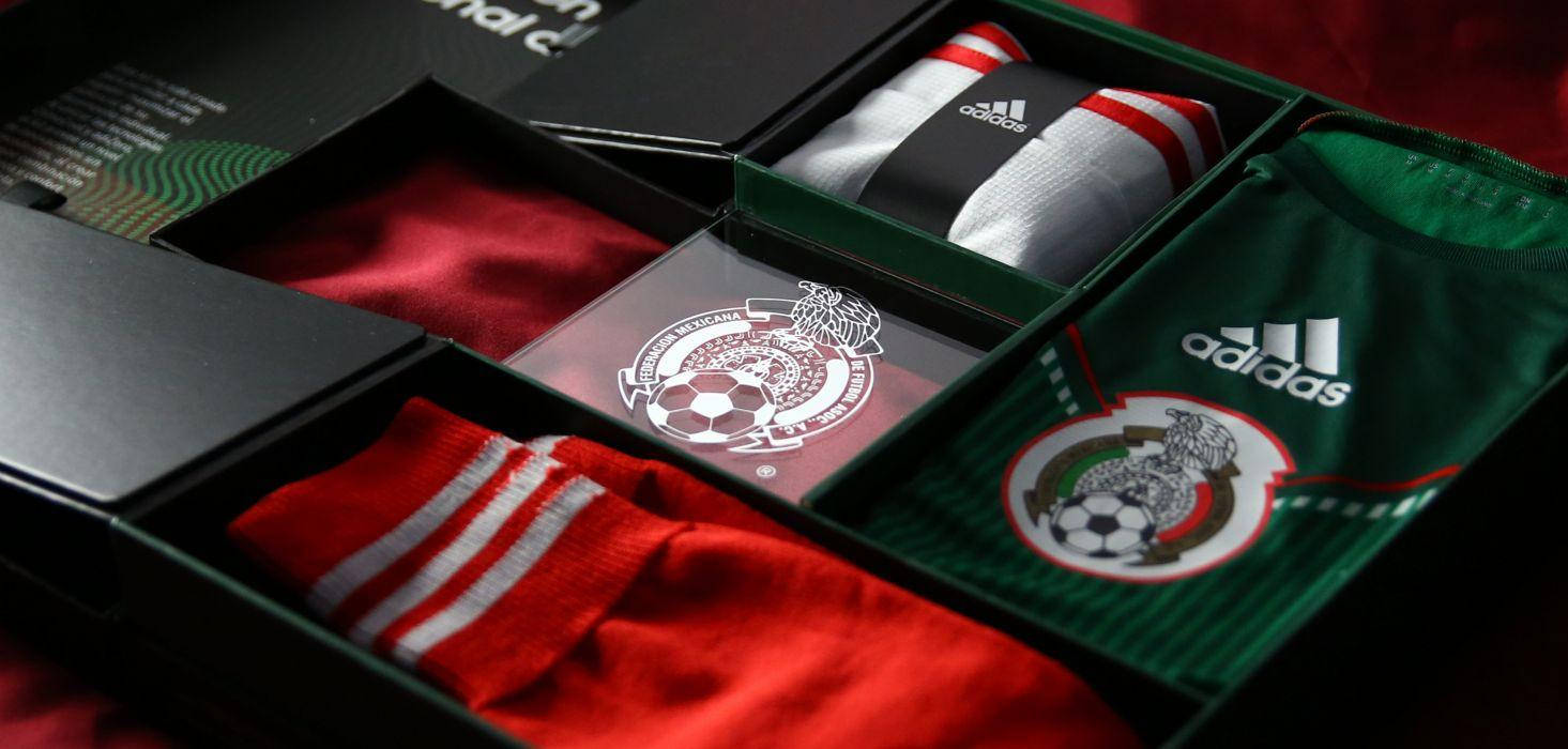 A vibrant display of Mexican pride: The flag of Mexico imprinted on sportswear. Wallpaper