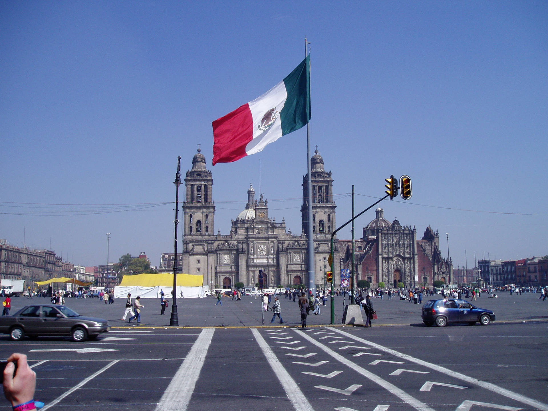 Mexico Flag On City Streets Wallpaper