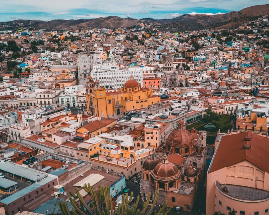 Erlebensie Einen Authentischen Einblick In Mexiko, Indem Sie Seine Lebendige Kultur, Atemberaubende Natur Und Geschäftige Städte Erkunden.