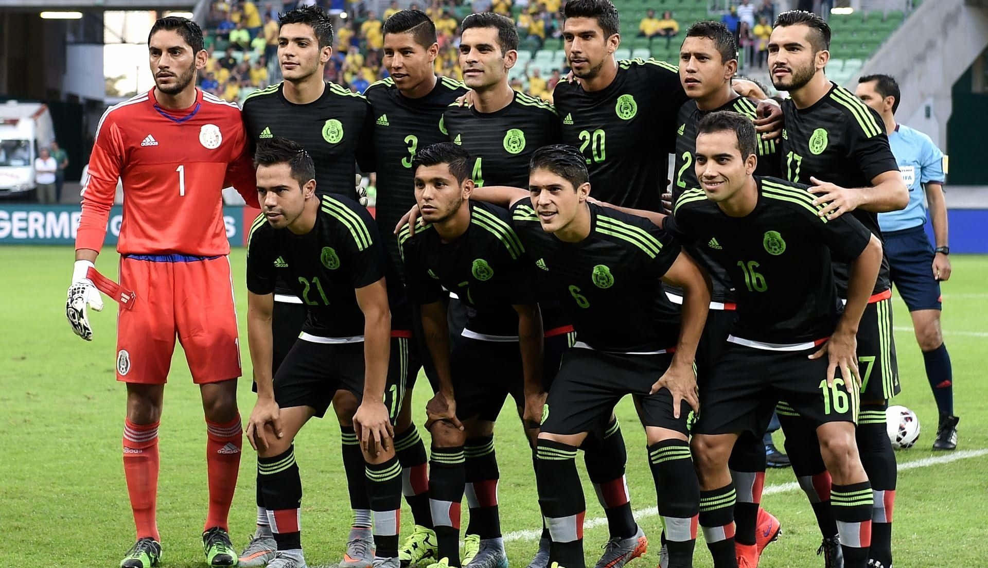 Mexico Soccer Team Posing For A Photo Wallpaper