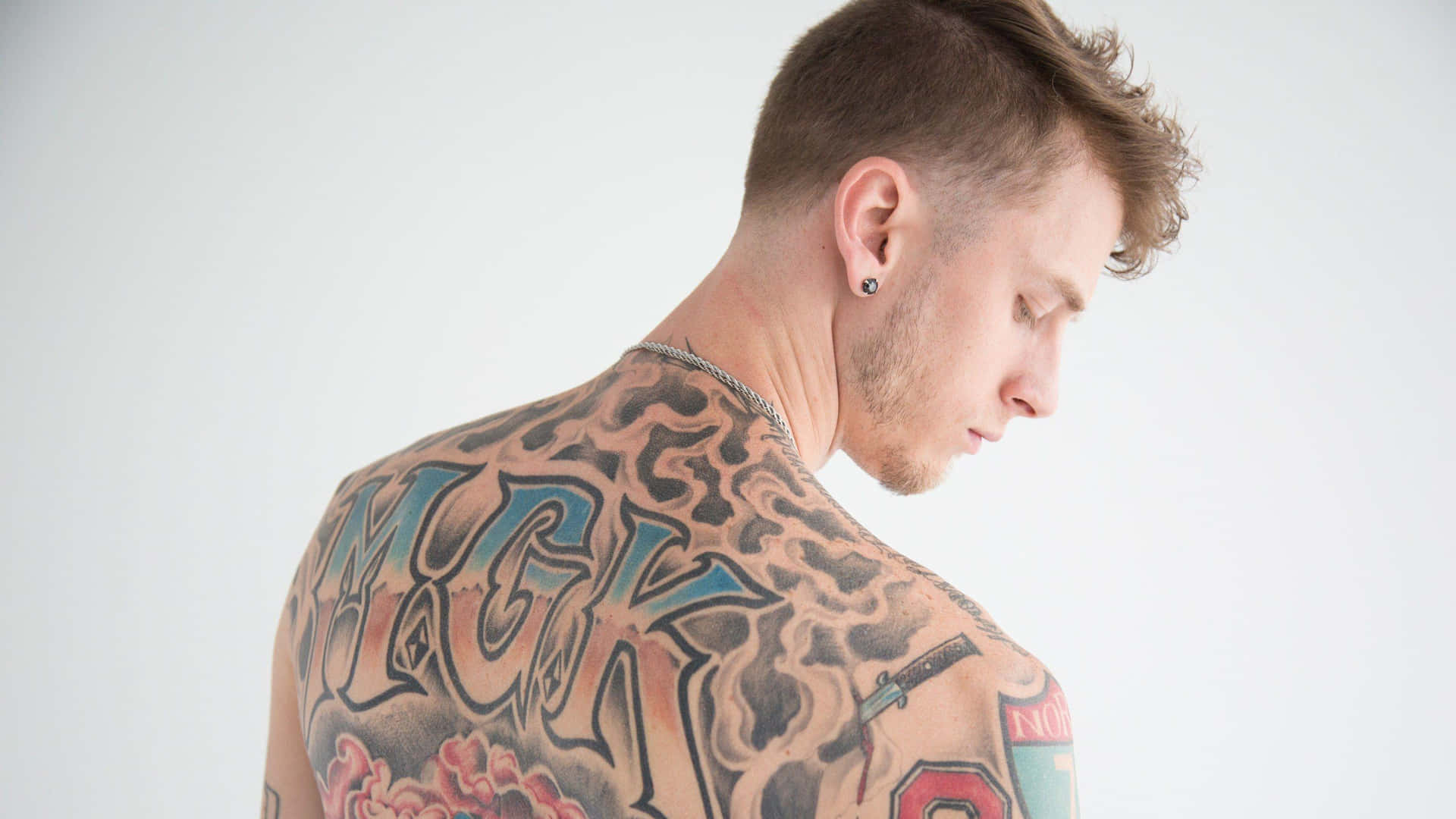 Mgk Showing His Back Wallpaper