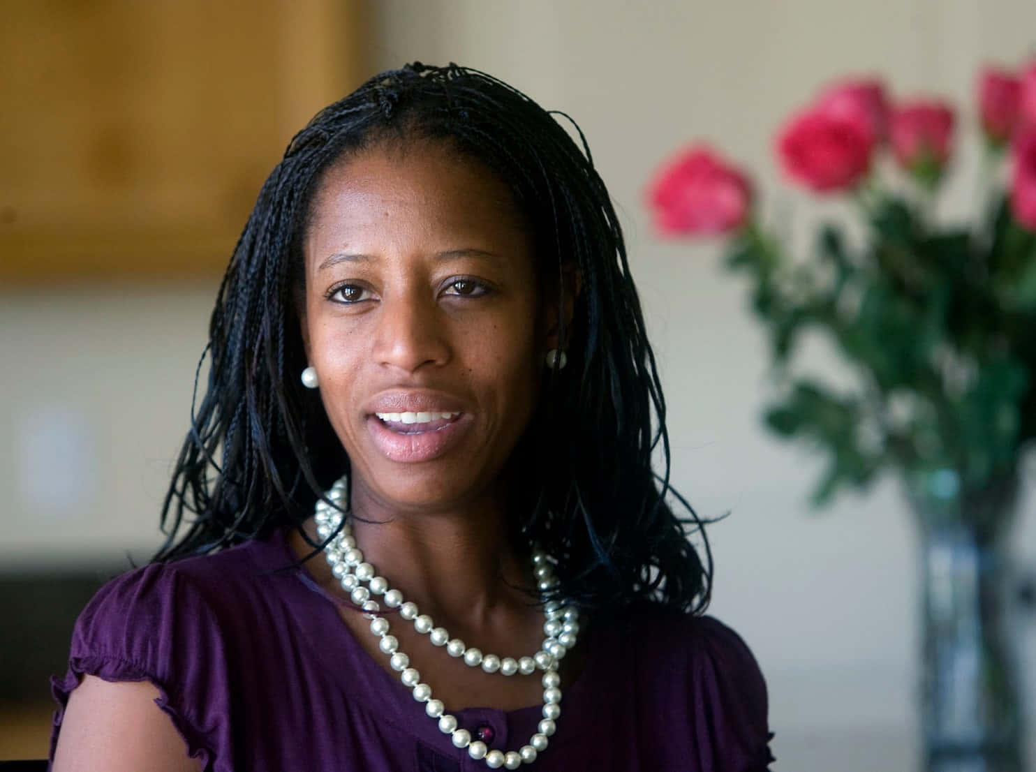 Mia Love With Pearl Necklaces Wallpaper