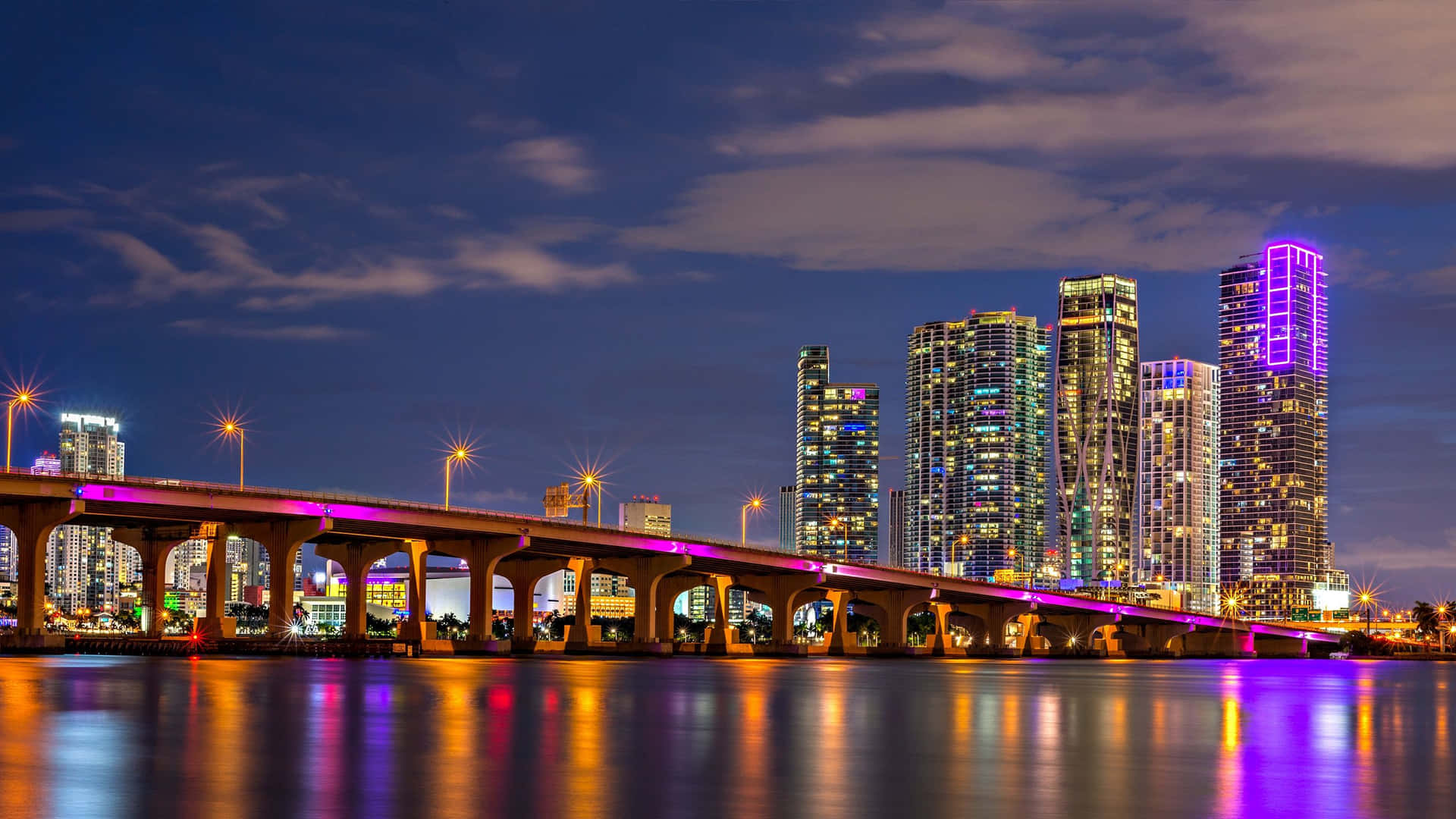 Schöneluftaufnahme Der Skyline Von Miami Wallpaper