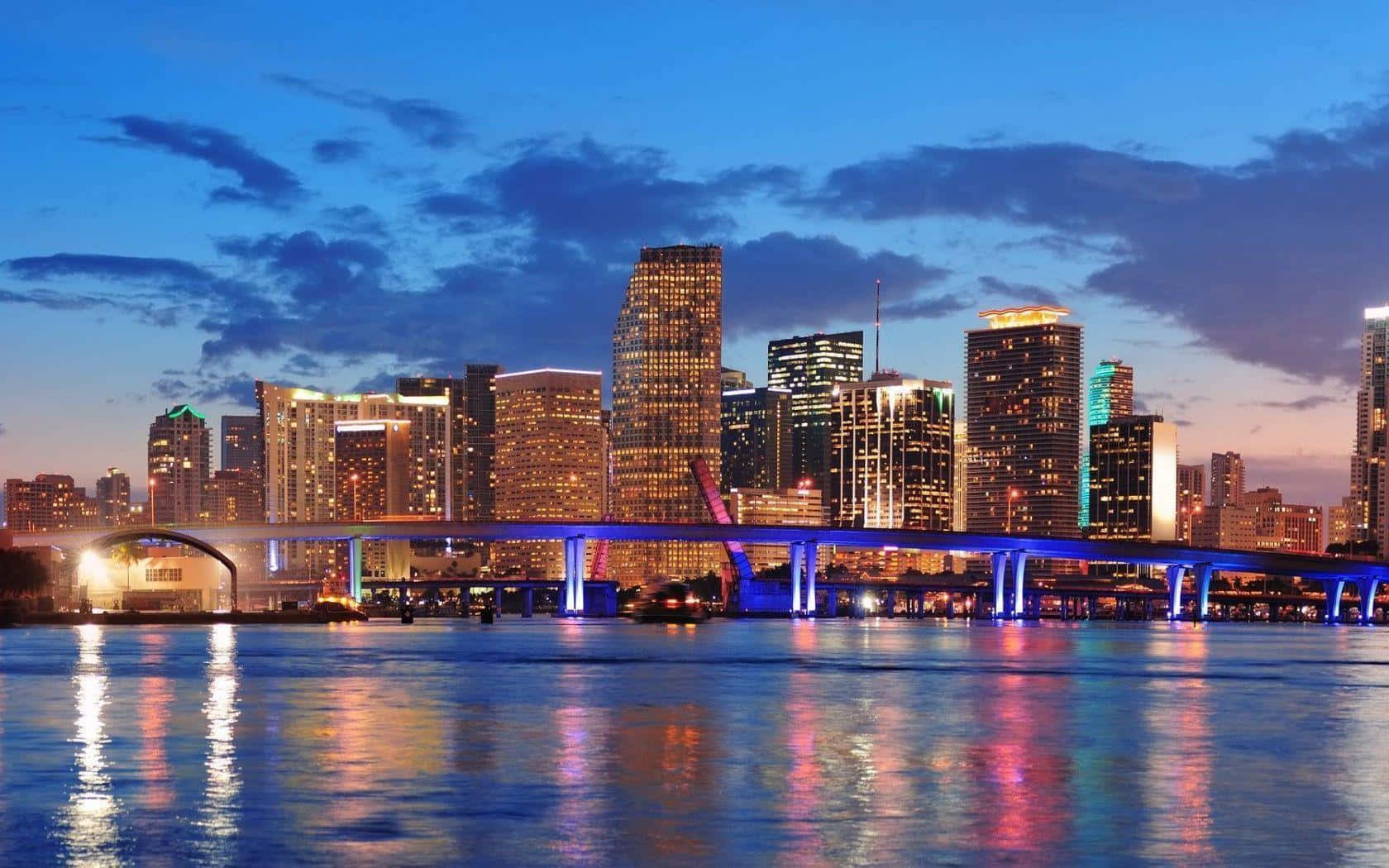 Esplorala Vibrante Città Di Miami E Il Suo Bellissimo Skyline.