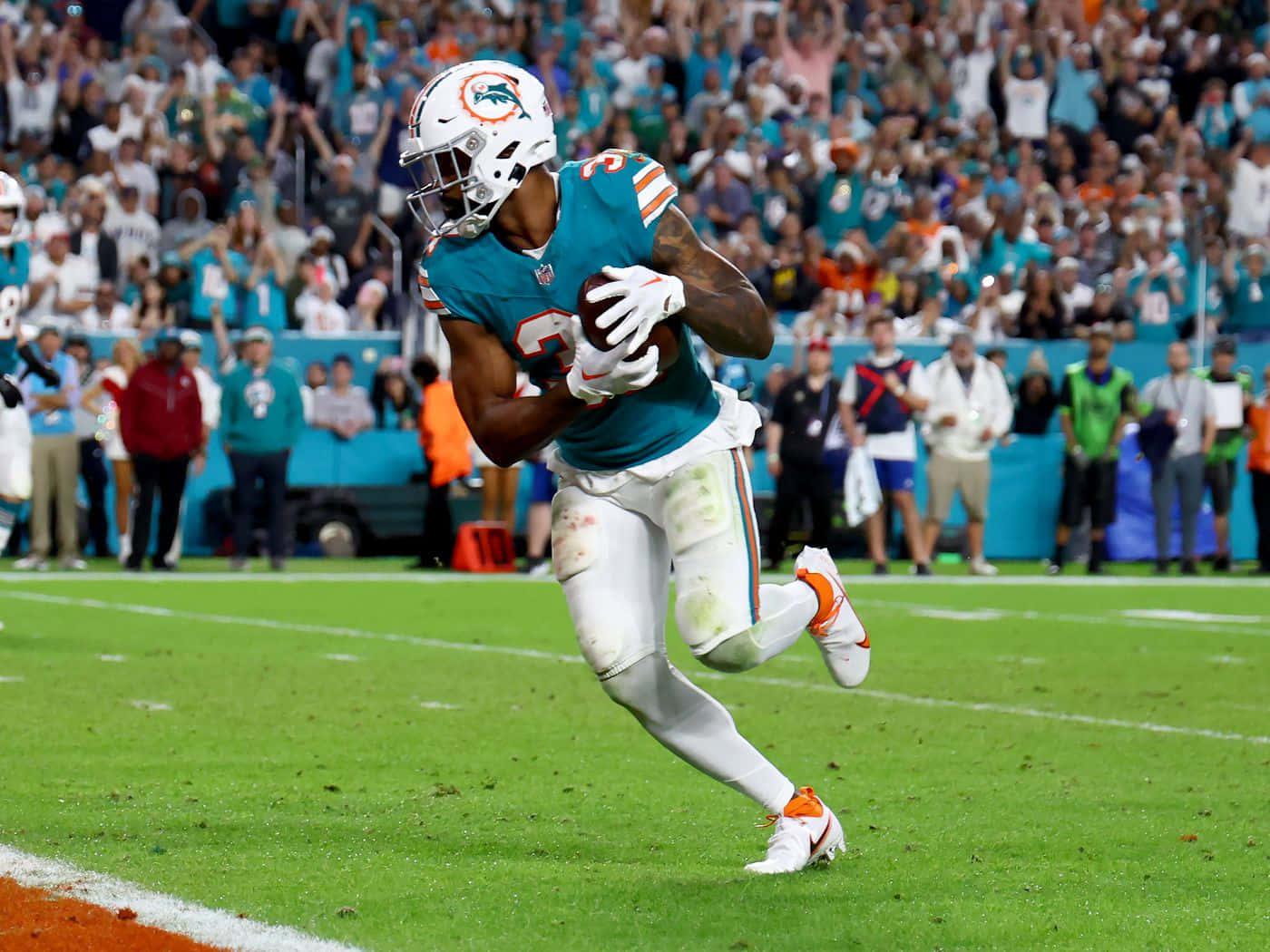 Miami Dolphins Running Back Action Wallpaper