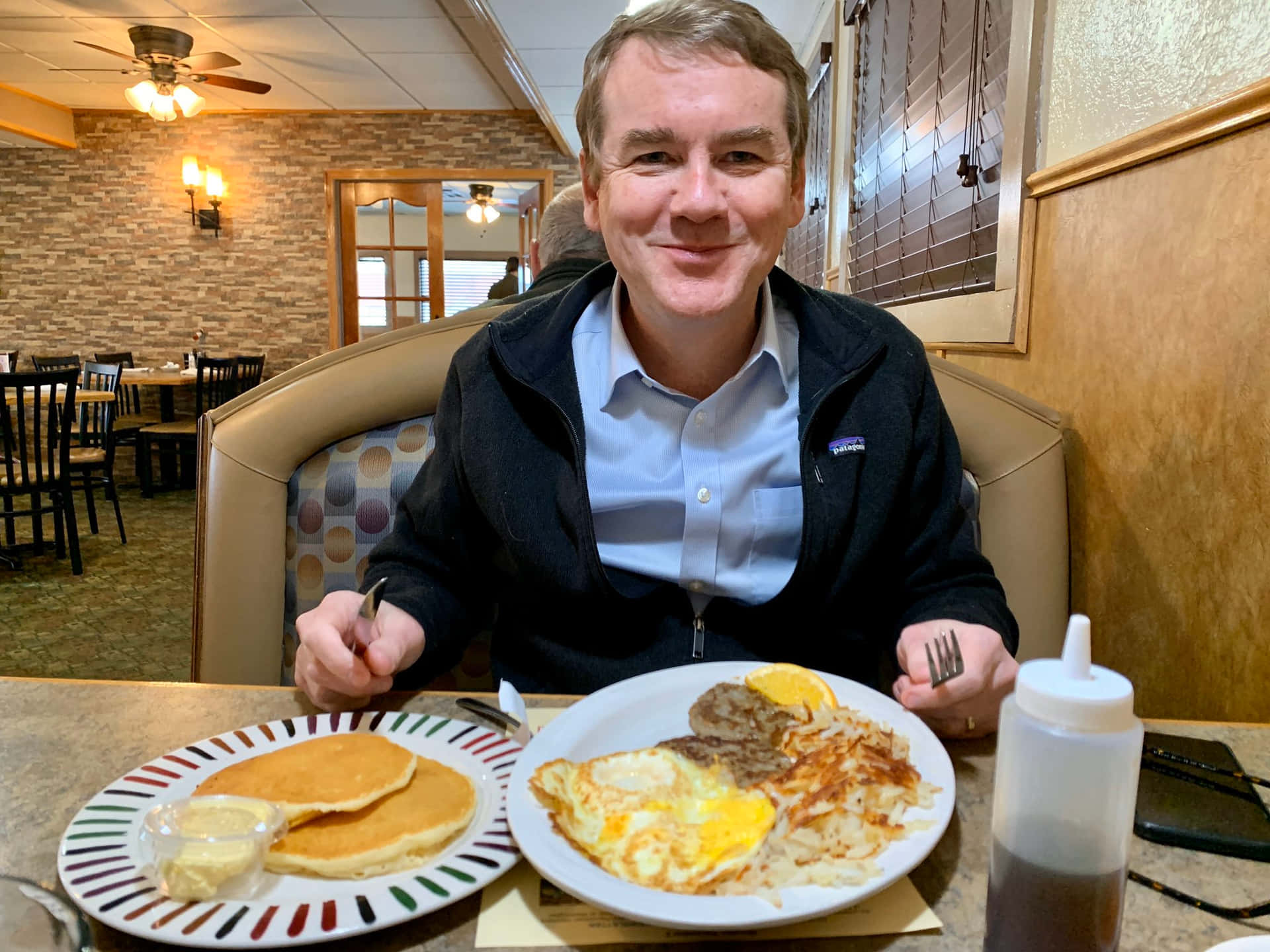 Senator Michael Bennet enjoys a healthy breakfast. Wallpaper
