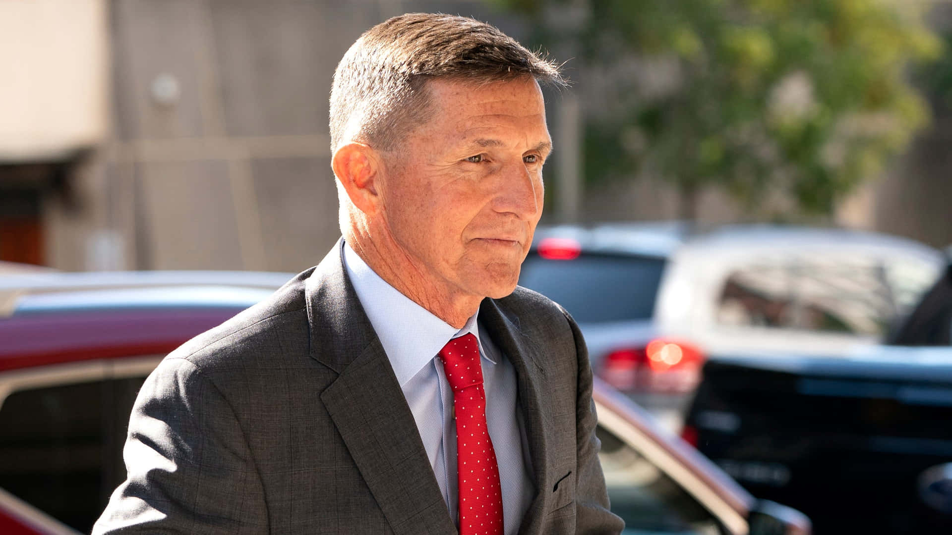 Michael Flynn Suitand Red Tie Wallpaper