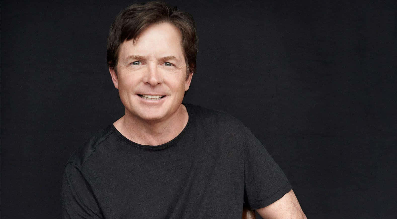 Michael J. Fox in conversation Wallpaper