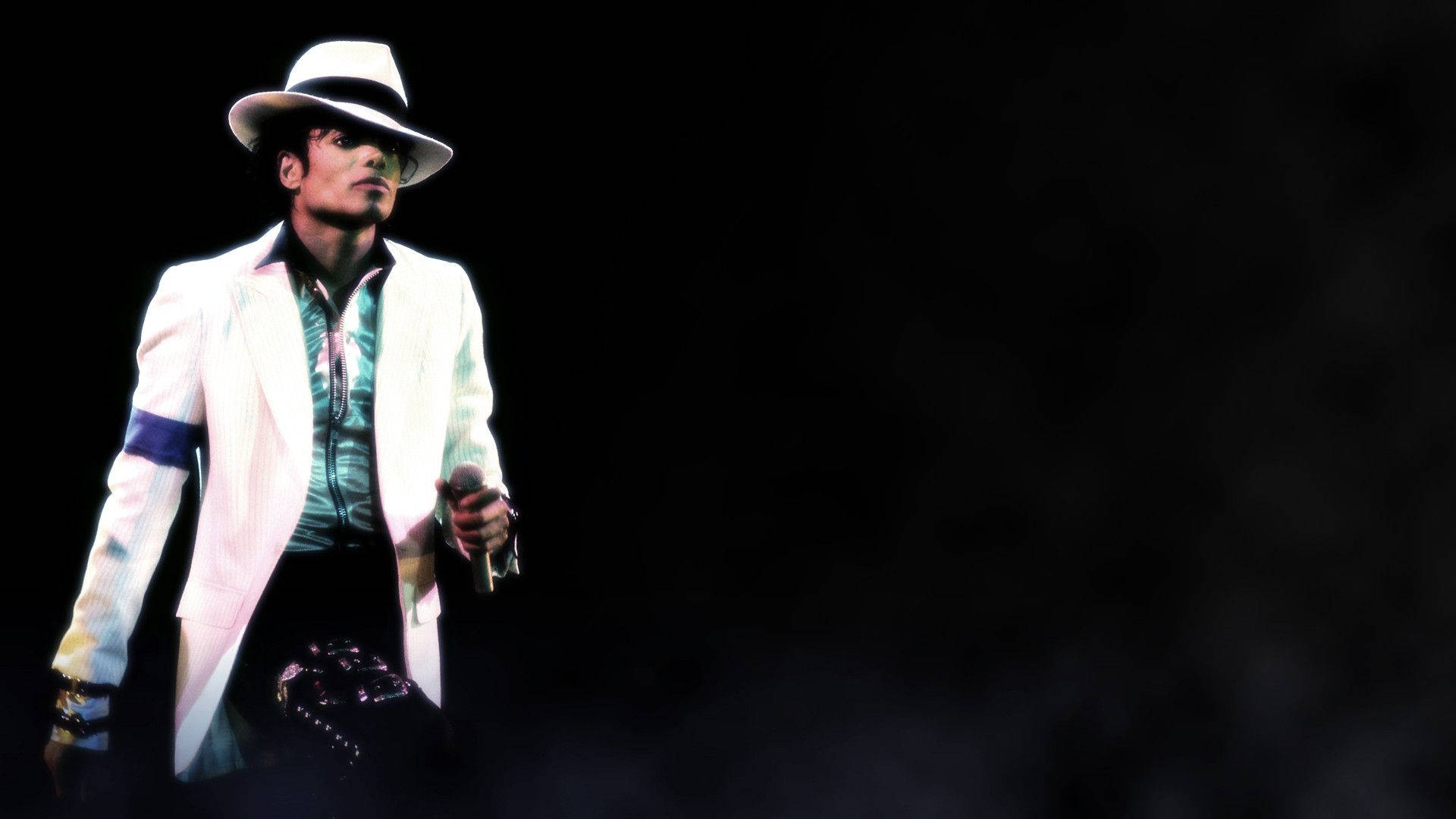 Michael Jackson In White Suit Wallpaper