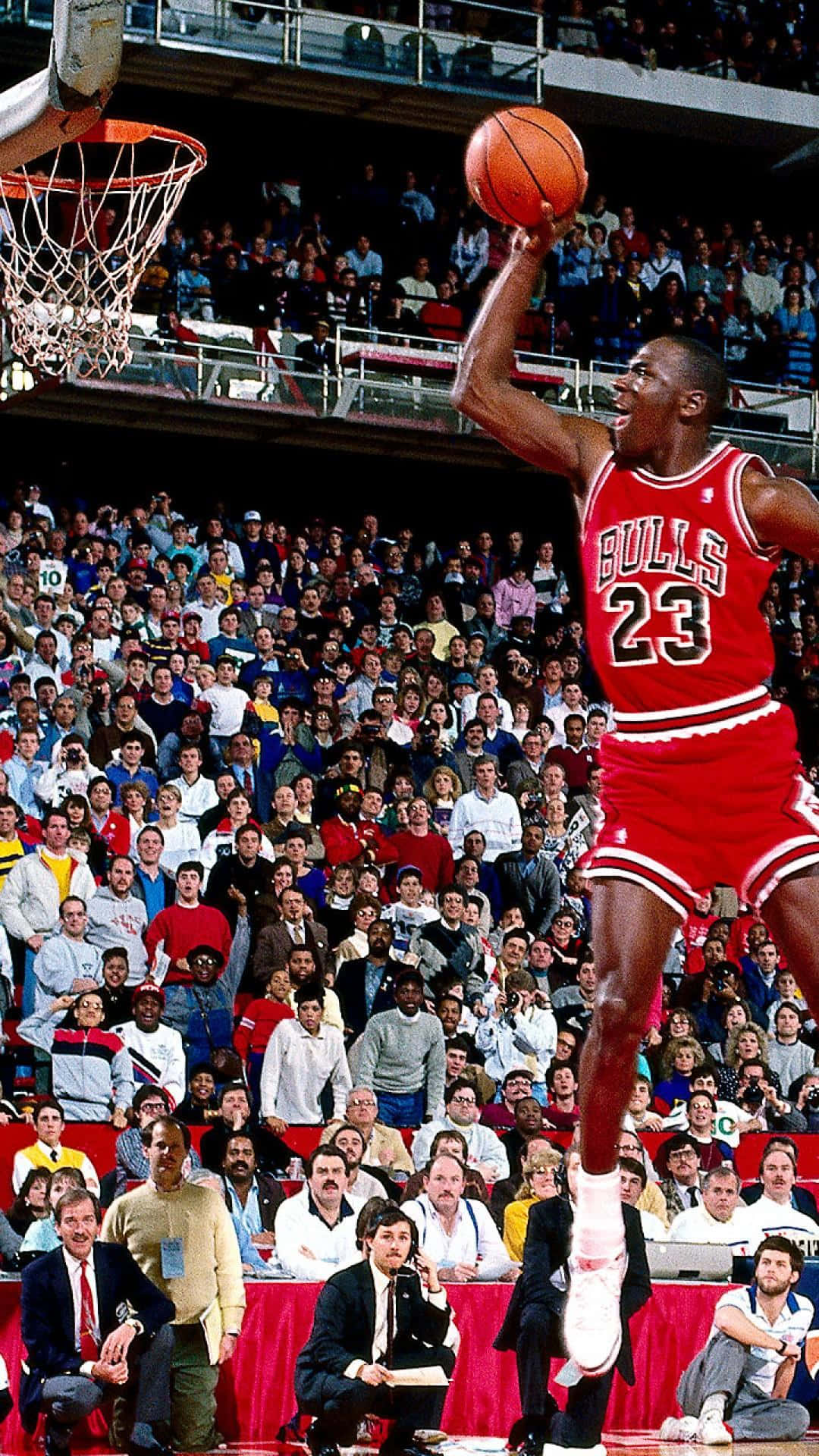 Obténel Aspecto Icónico Del Atleta Con El Iphone De Michael Jordan. Fondo de pantalla
