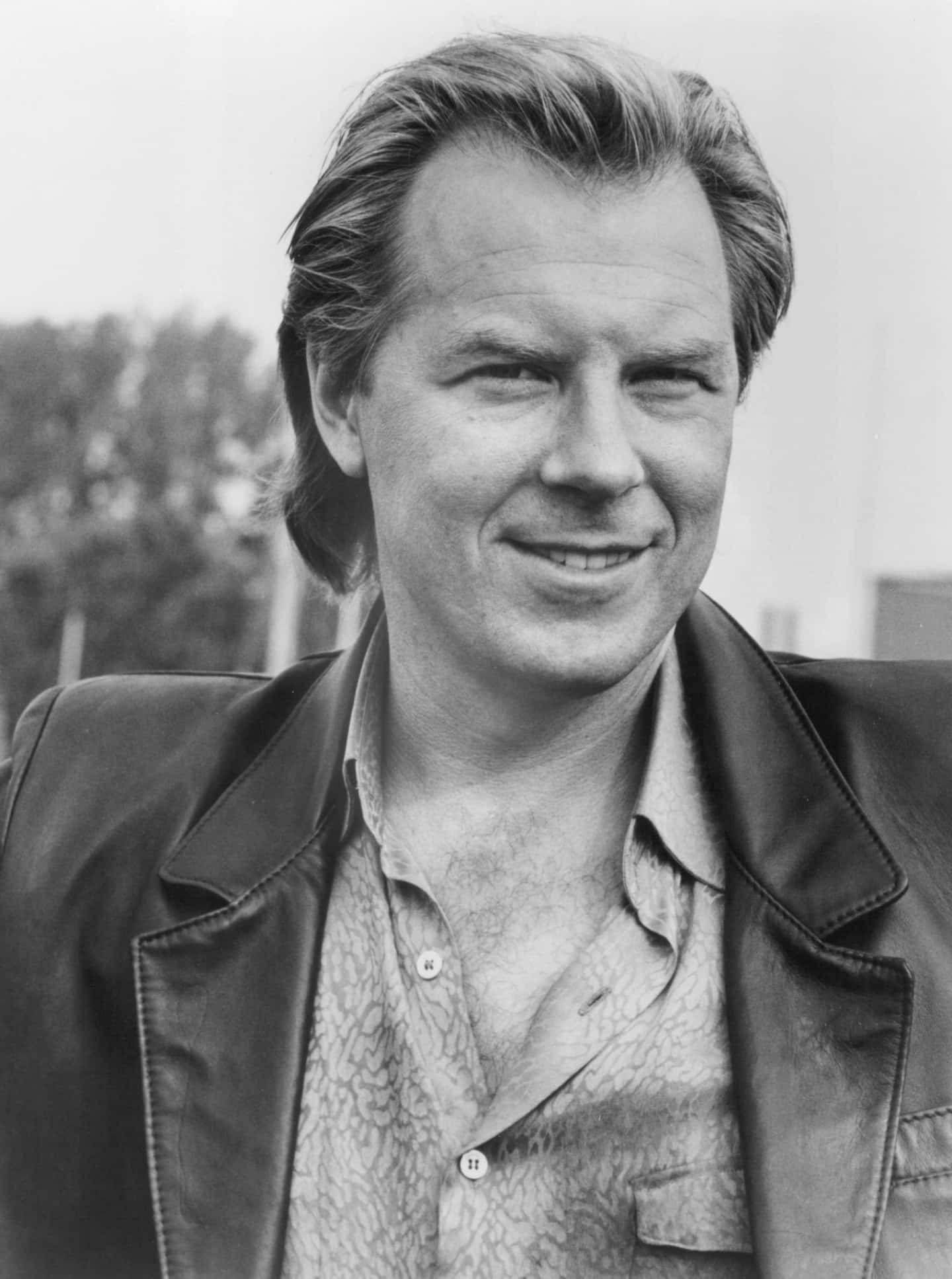 Character actor Michael McKean photographed in character Wallpaper