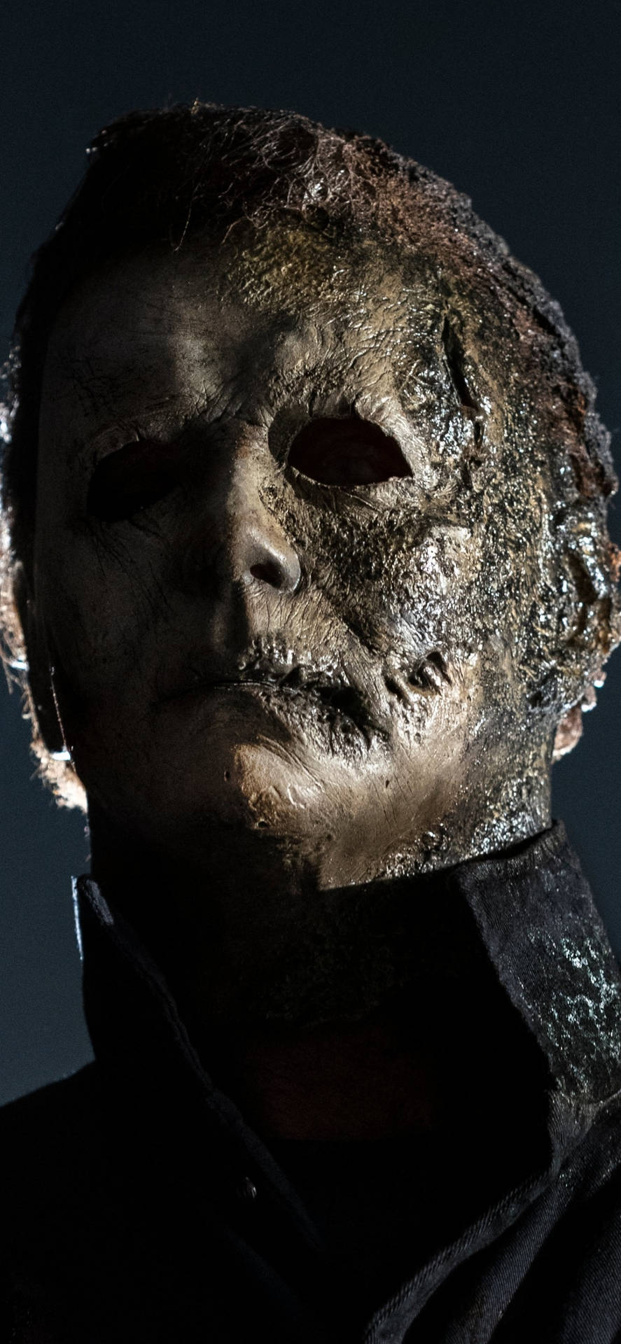 Get Terrifyingly Close to Michael Myers by getting his signature Iphone Wallpaper