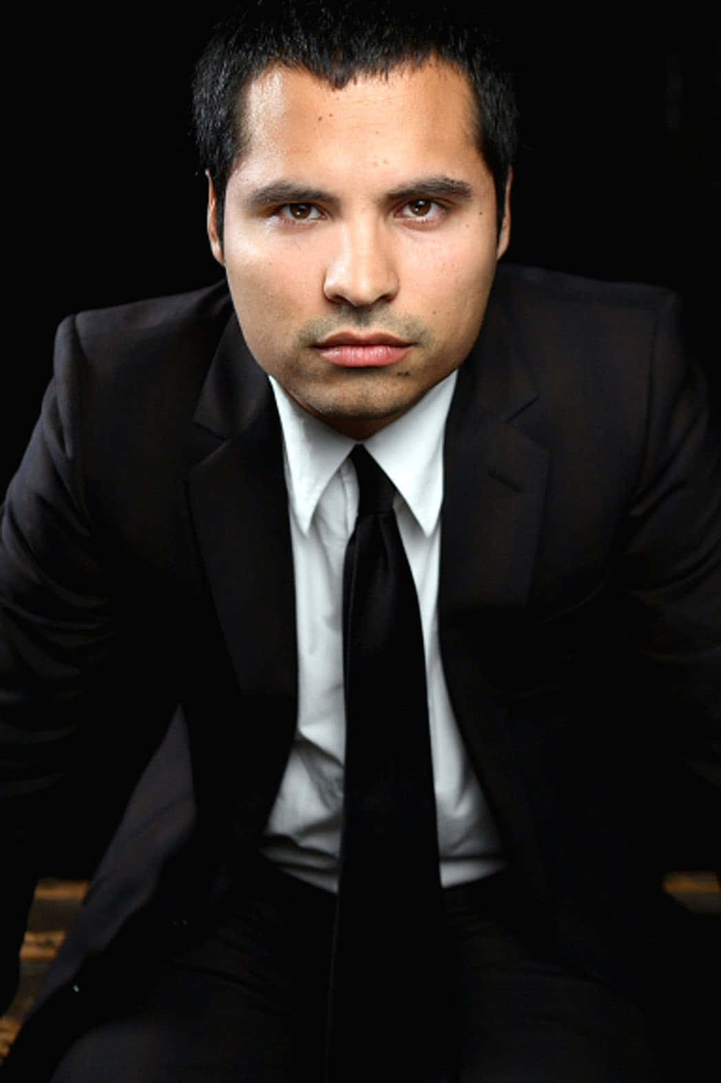 Michael Peña in his role in Amazon Prime's "Modern Love" Wallpaper