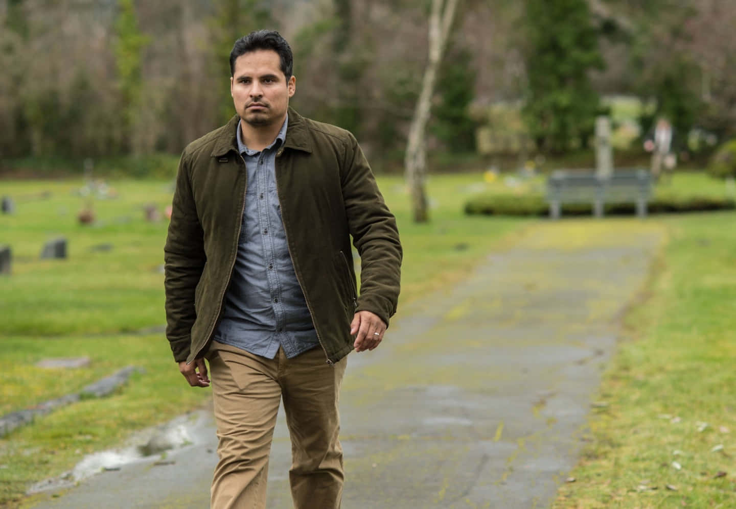 Michael Pena acting in the hit tv show “Narcos” Wallpaper