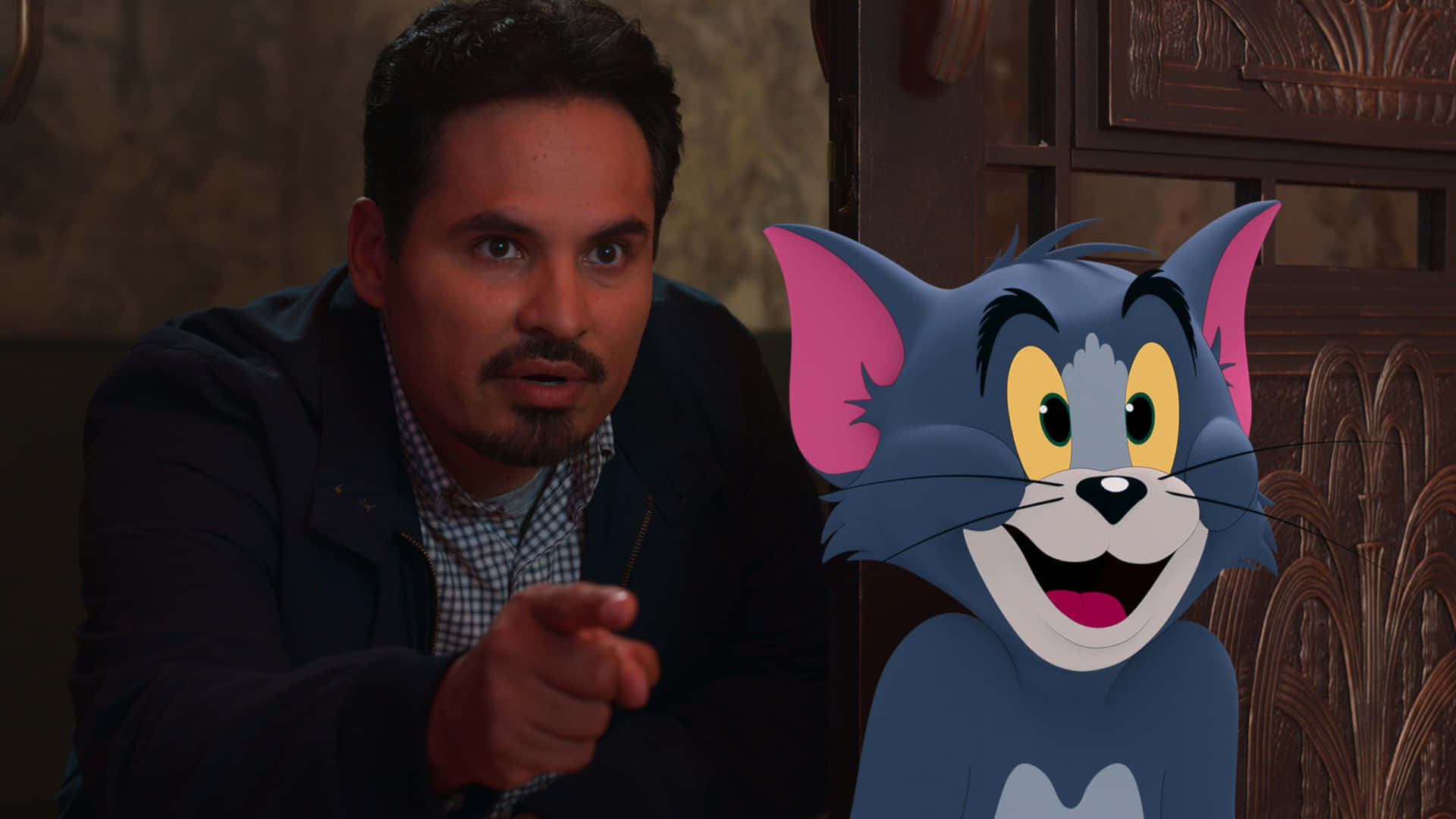 Actor Michael Peña Wallpaper