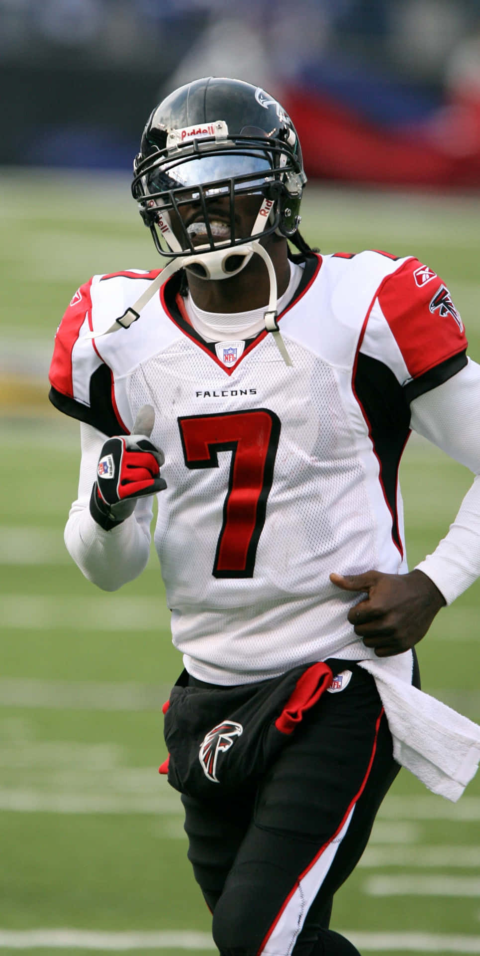 Michael Vick stretching during game day Wallpaper