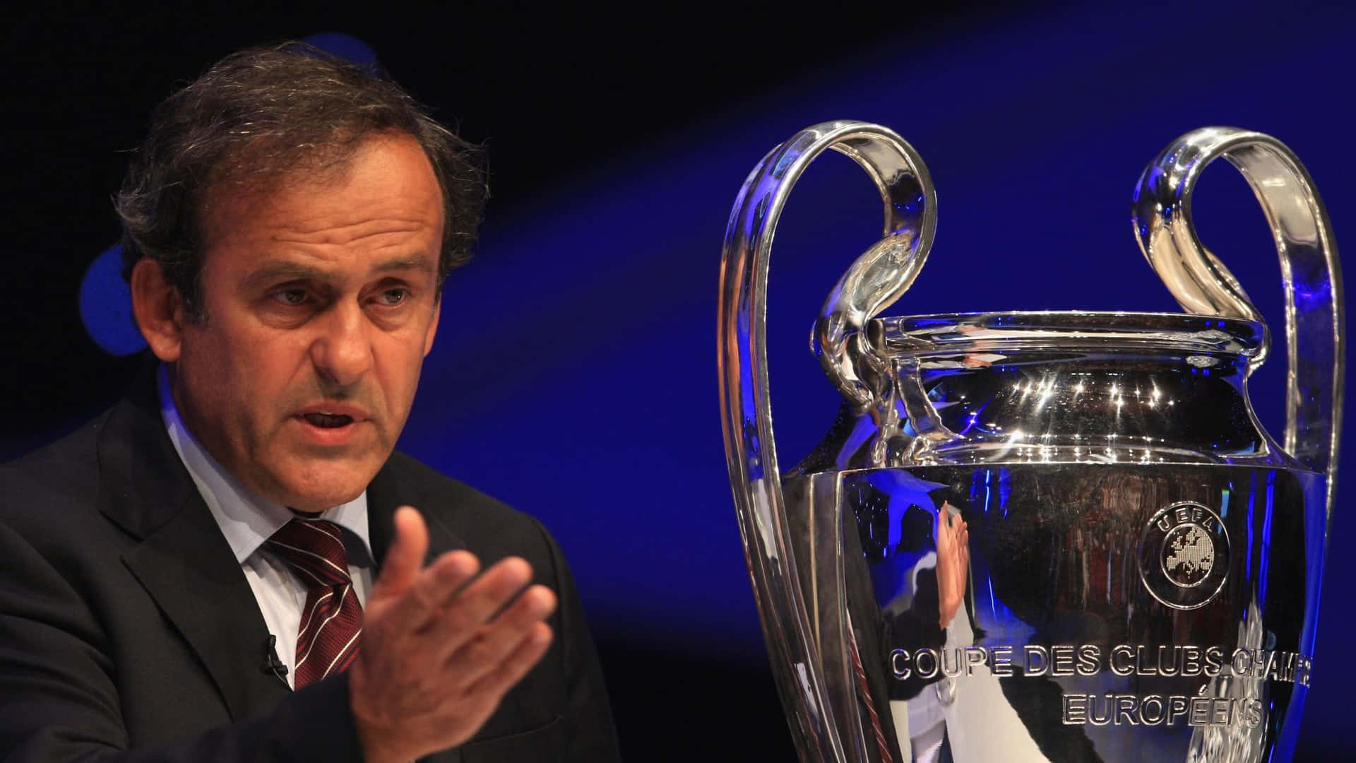 Entrevistade Michel Platini Sobre La Copa De La Uefa Champions League Fondo de pantalla
