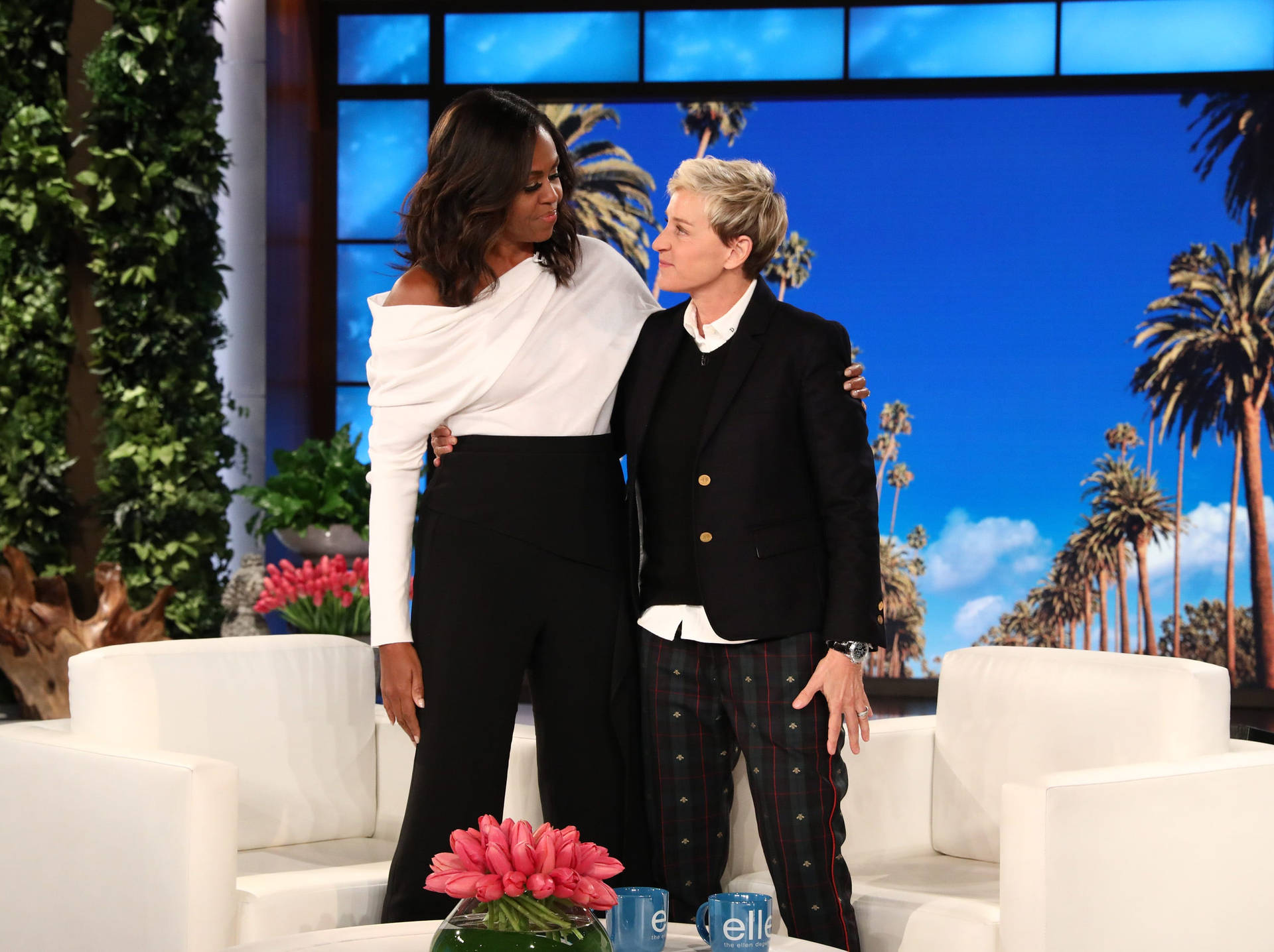 Michelle Obama With Ellen Degeneres Wallpaper