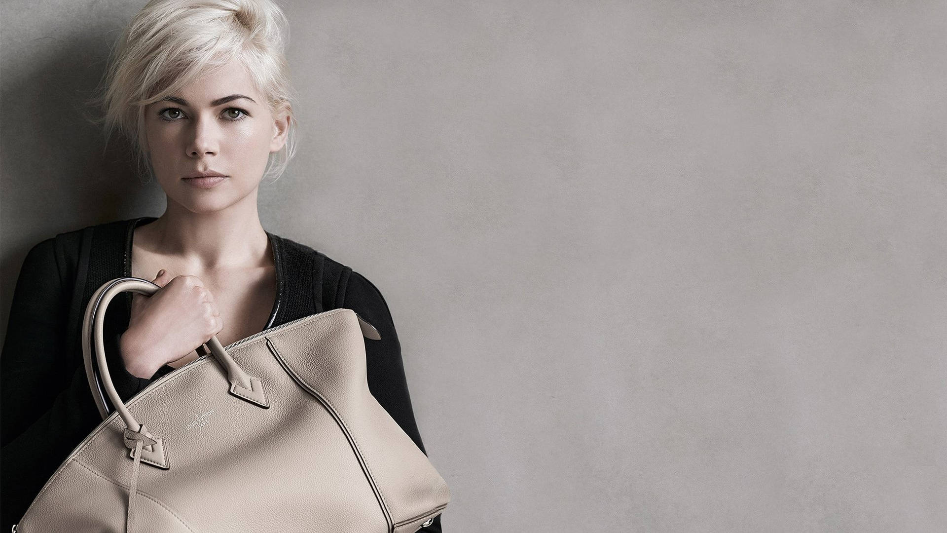 Download Michelle Williams Holding Louis Vuitton Bag Wallpaper
