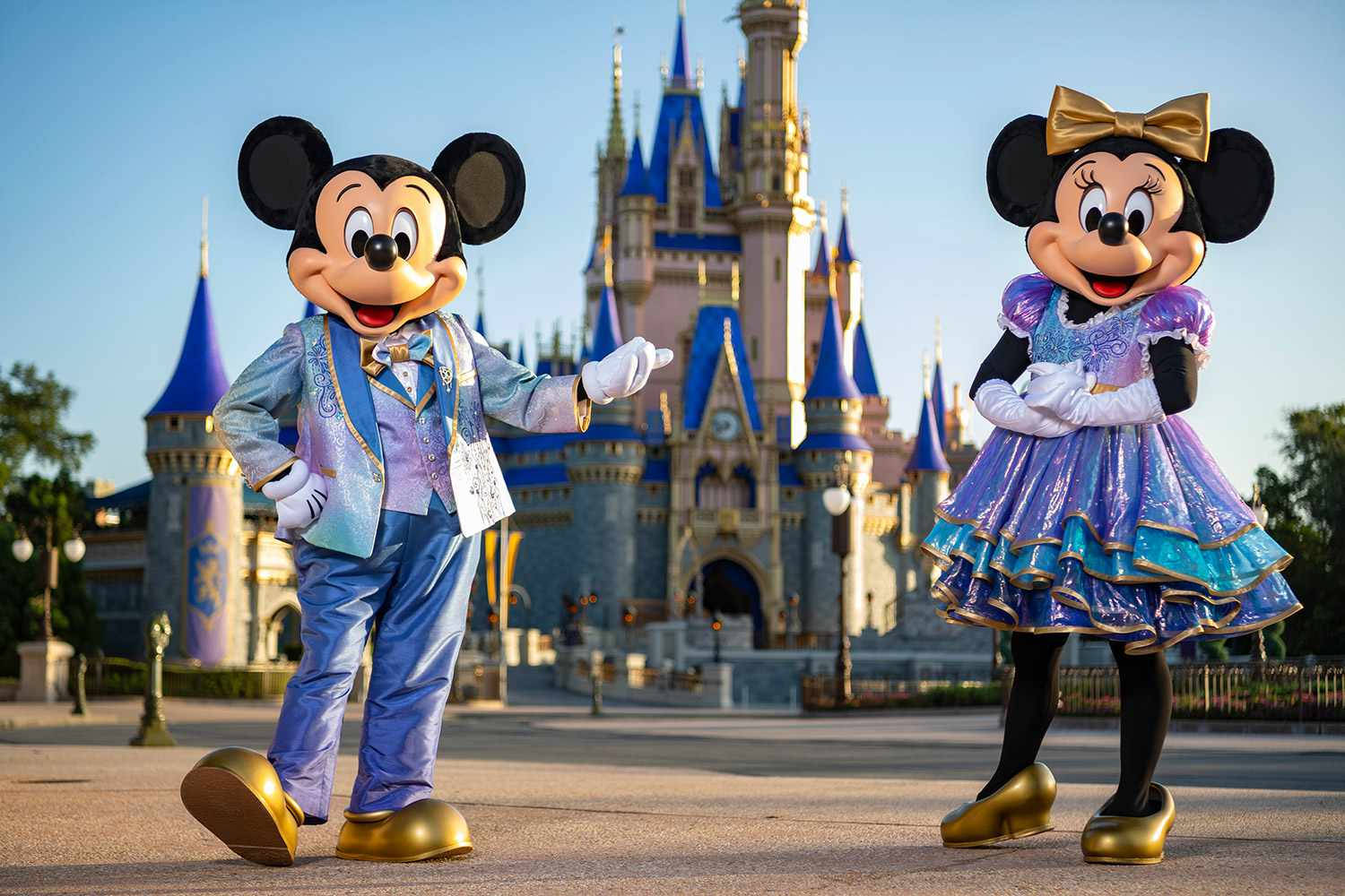 Mickey And Minnie Disneyworld Anniversary Wallpaper