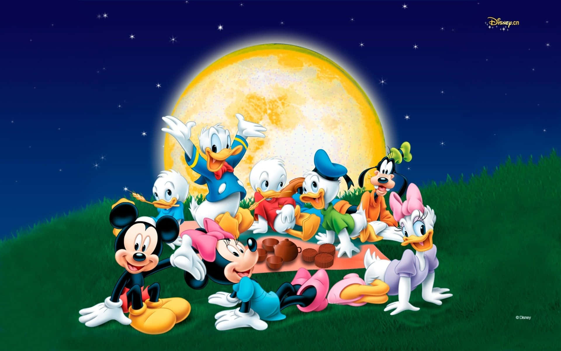 Mickey Mouse And His Group Of Friends Wallpaper