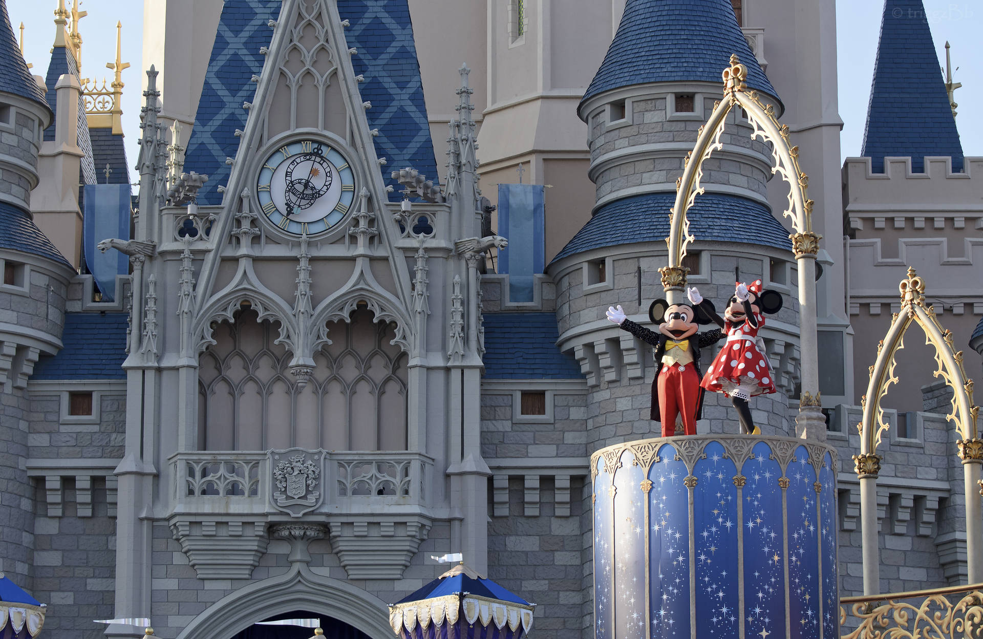 Mickey Og Minnie På Walt Disney World Desktop Wallpaper