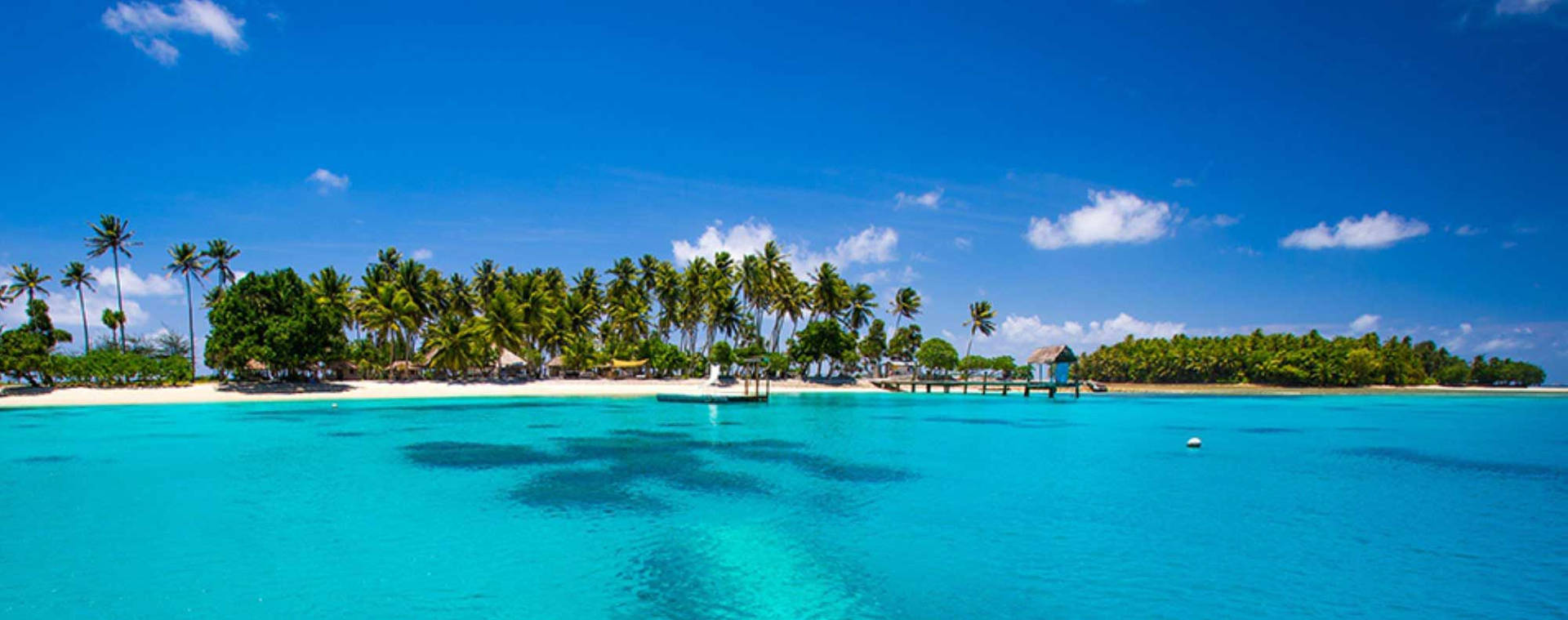 Micronesia Clear Blue Resort Waters oprettes et smukt og beroligende miljø. Wallpaper