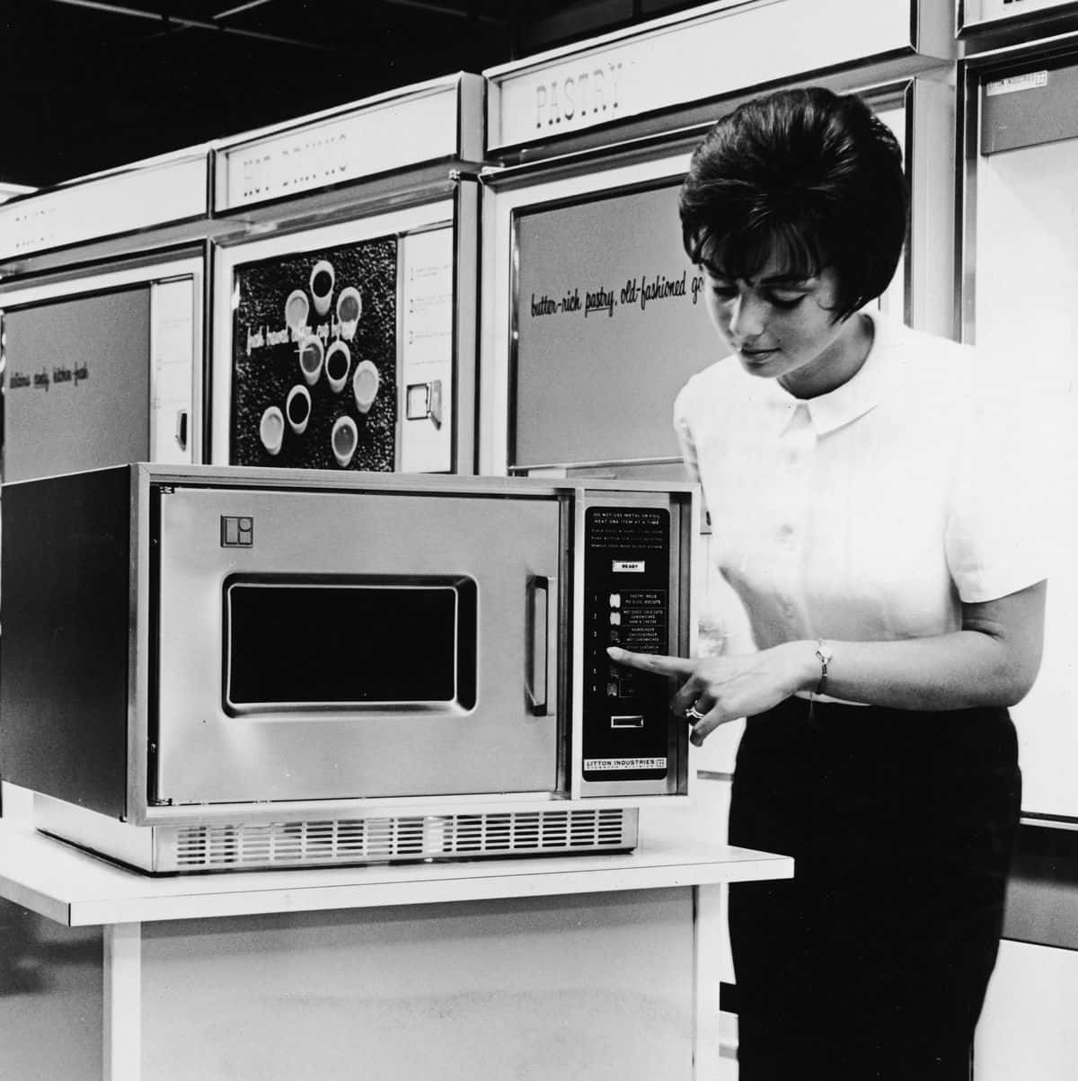 359 Vintage Microwave Stock Photos, High-Res Pictures, and Images - Getty  Images