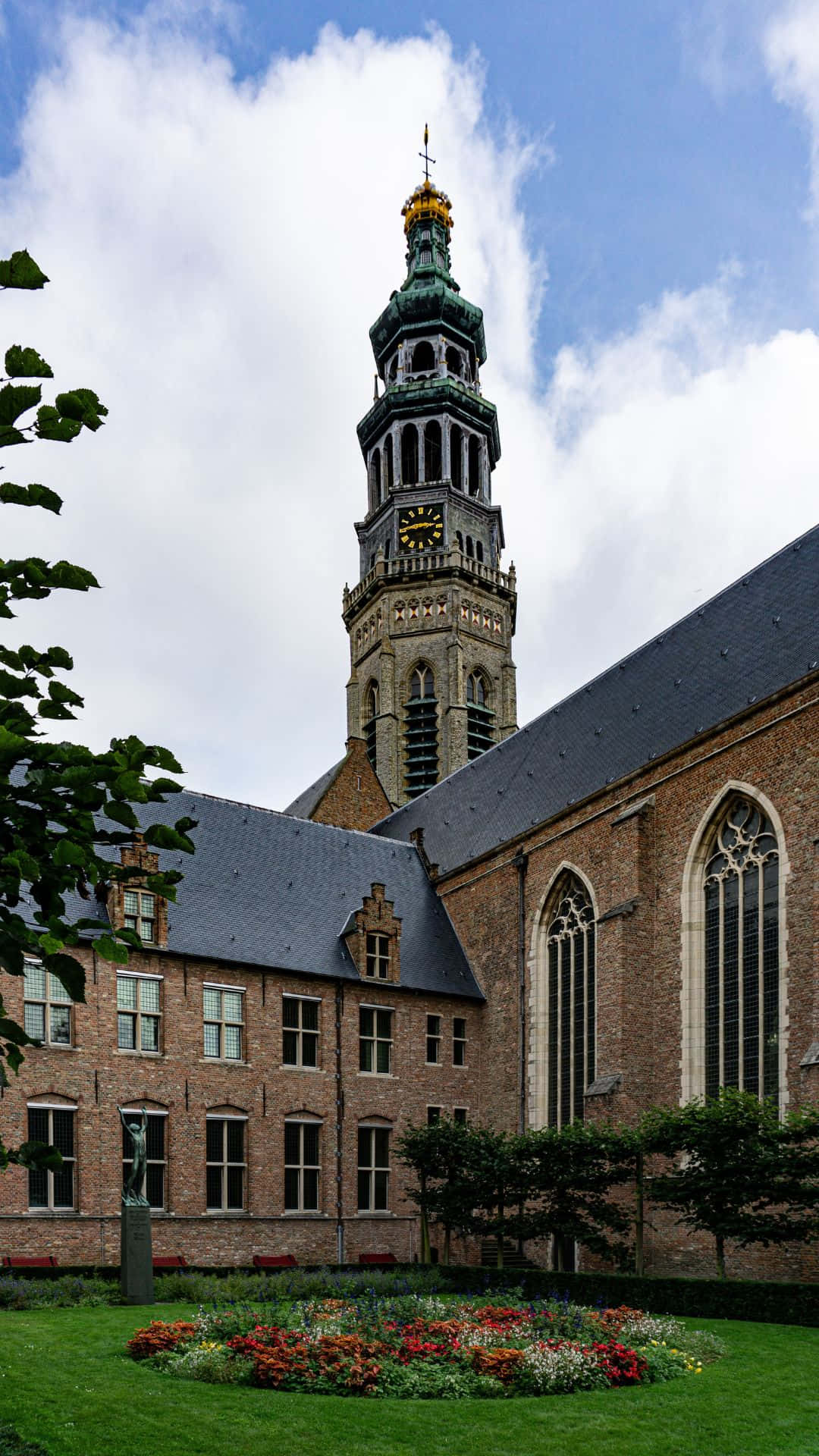 Middelburg Abbey Towerand Garden.jpg Wallpaper