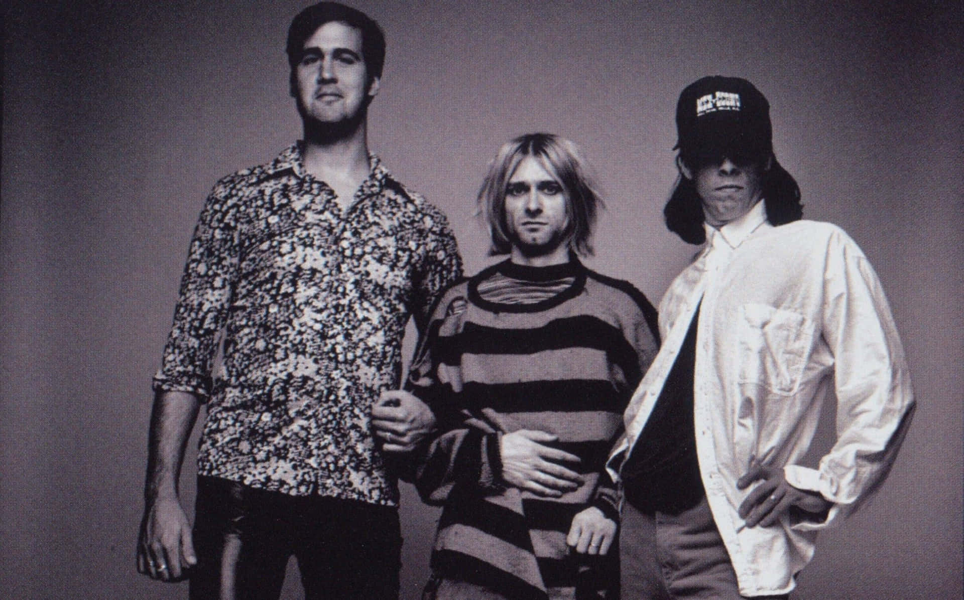 Miembrosde La Banda Nirvana Actuando En El Escenario.