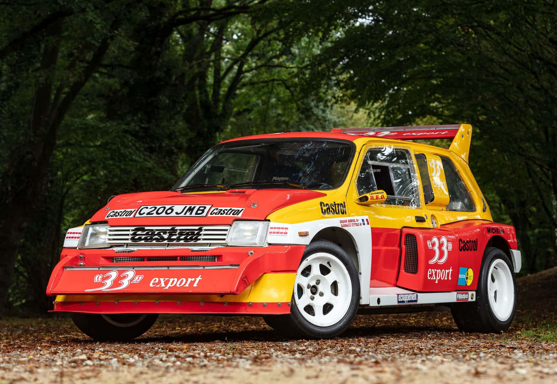 Mighty Mg Metro 6r4 In Full Speed Wallpaper