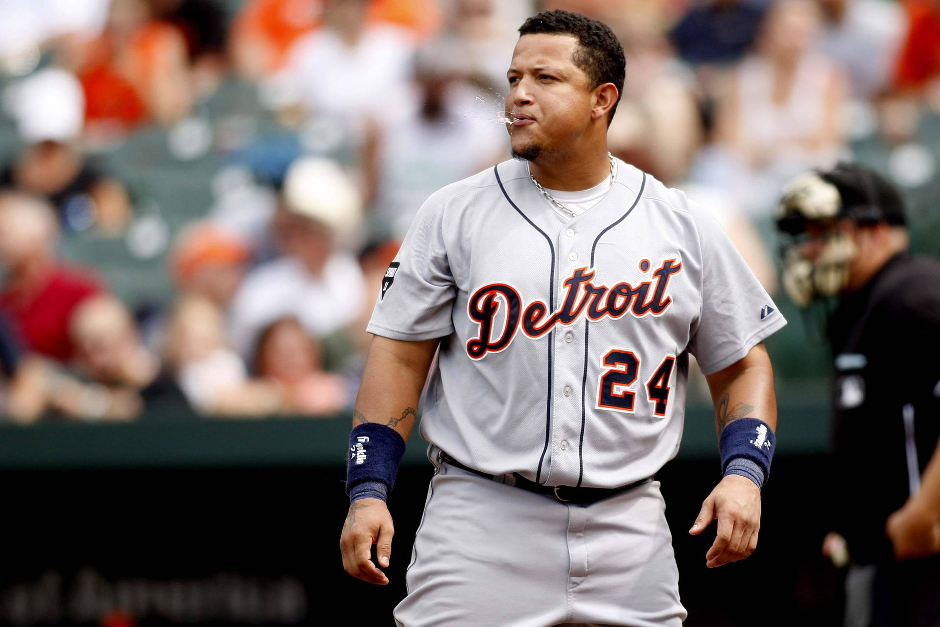 Download Miguel Cabrera Trying To Make A Home Run Wallpaper