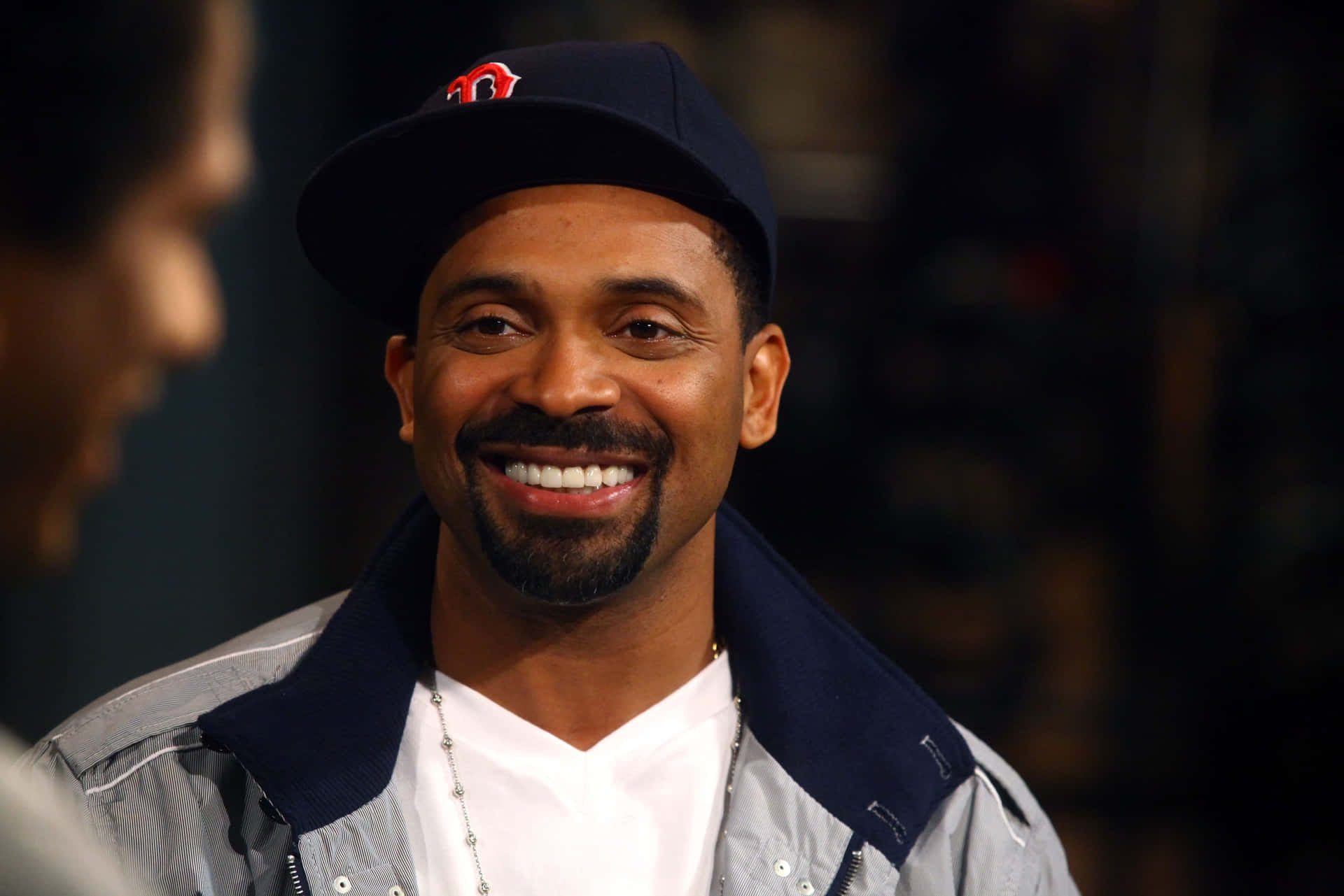 Mike Epps Vitsailee Lavalla. Taustakuva