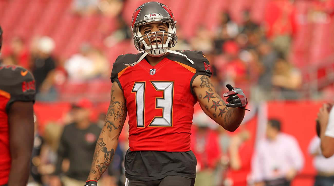 Professional football player Mike Evans Wallpaper