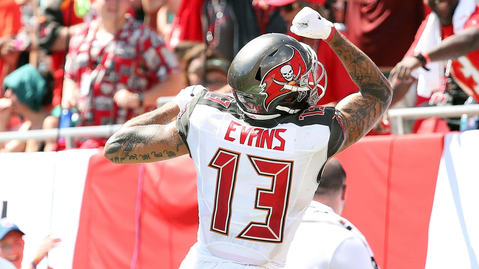 Mike Evans, Wide Receiver of the Tampa Bay Buccaneers Wallpaper