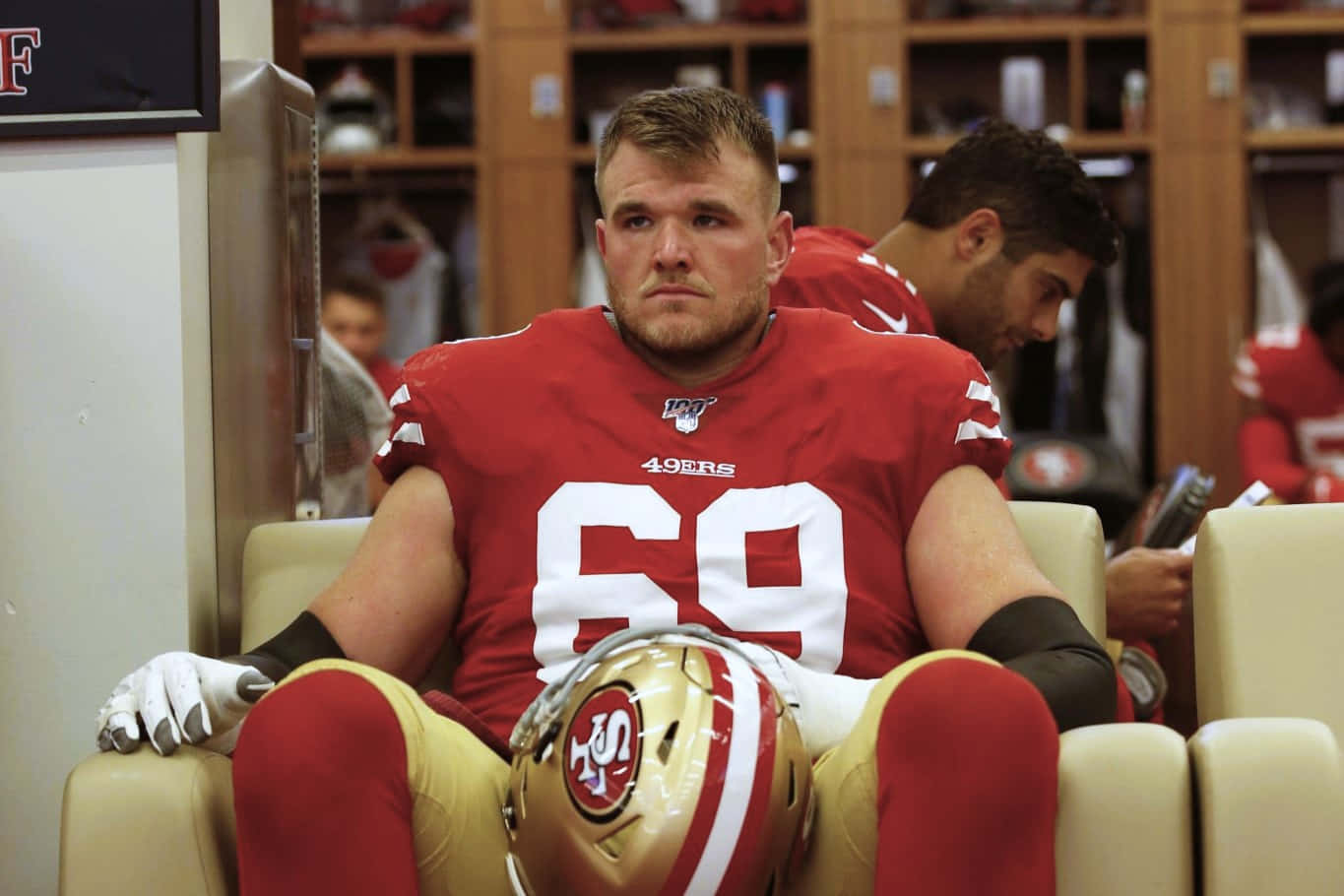 Mike Mcglinchey Dalam Aksi Di Lapangan Wallpaper