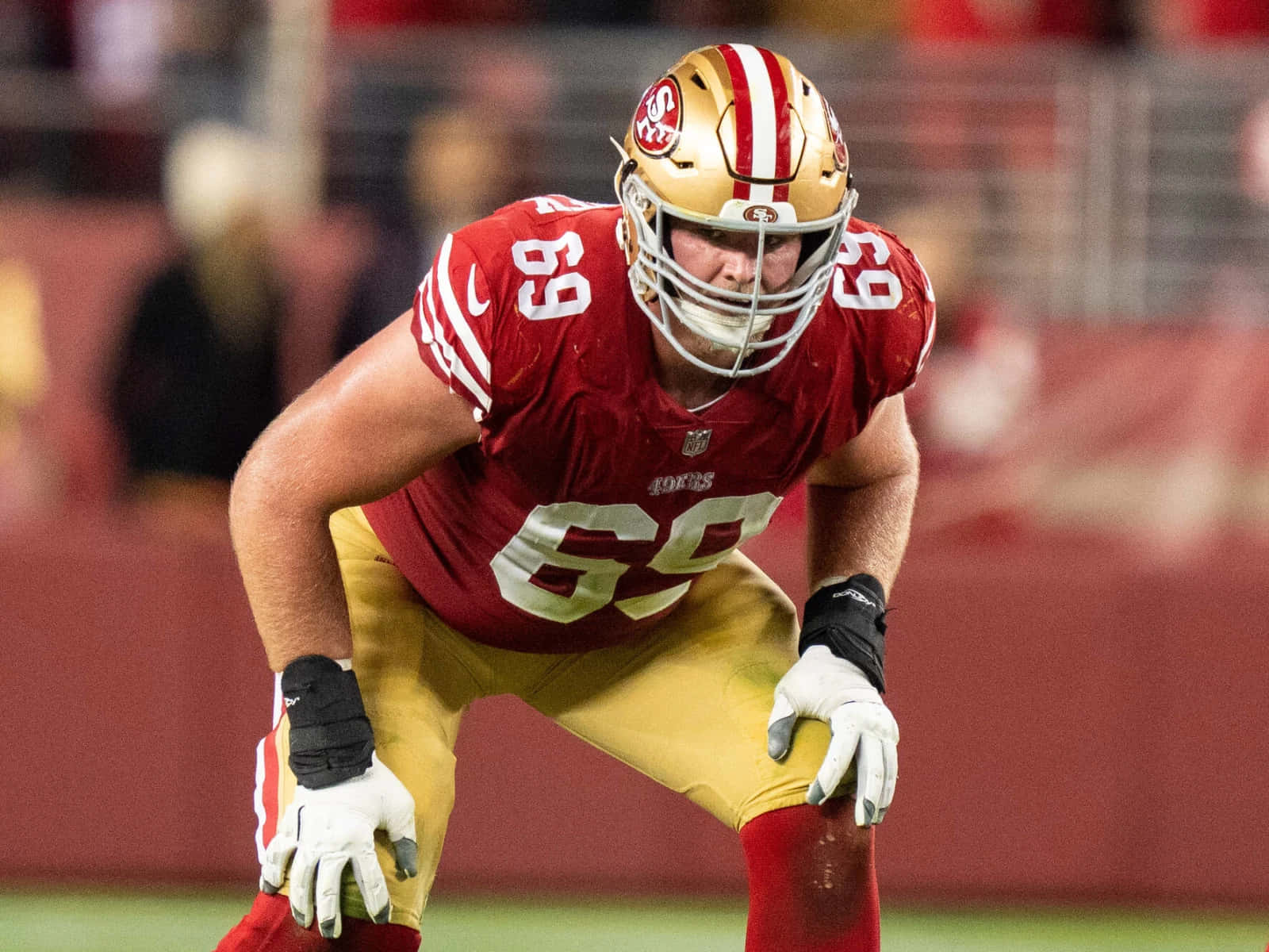 Mike Mcglinchey Dalam Aksi Di Lapangan Wallpaper