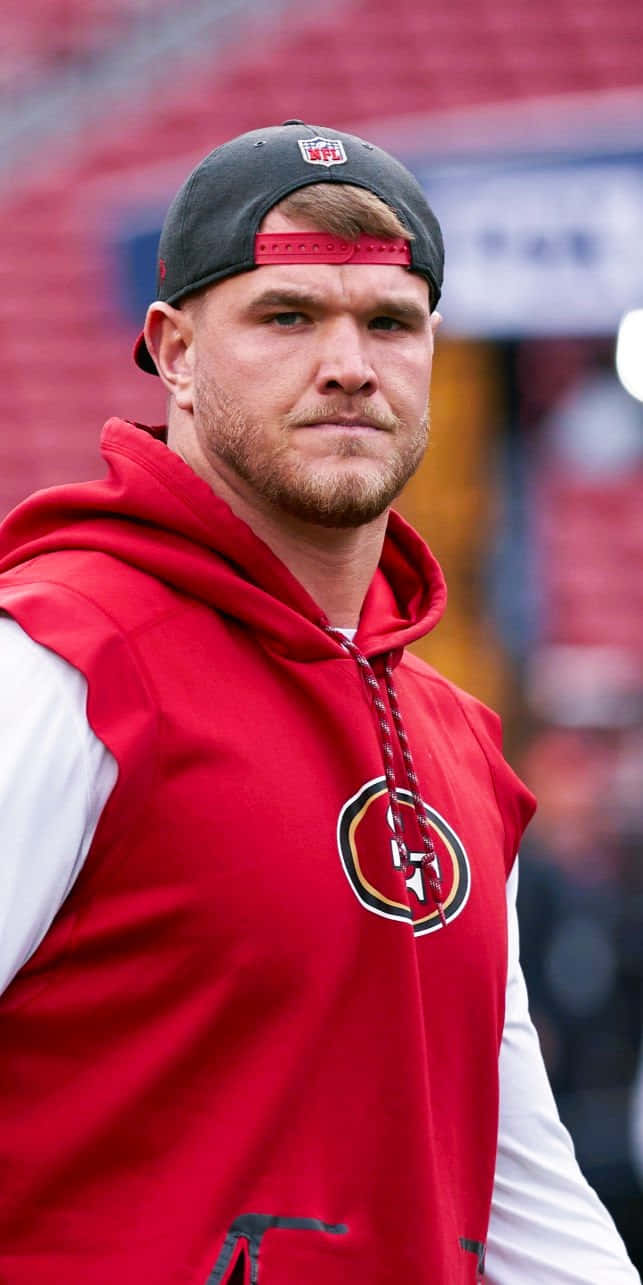 Mike Mcglinchey Dalam Aksi Selama Pertandingan Sepak Bola Wallpaper