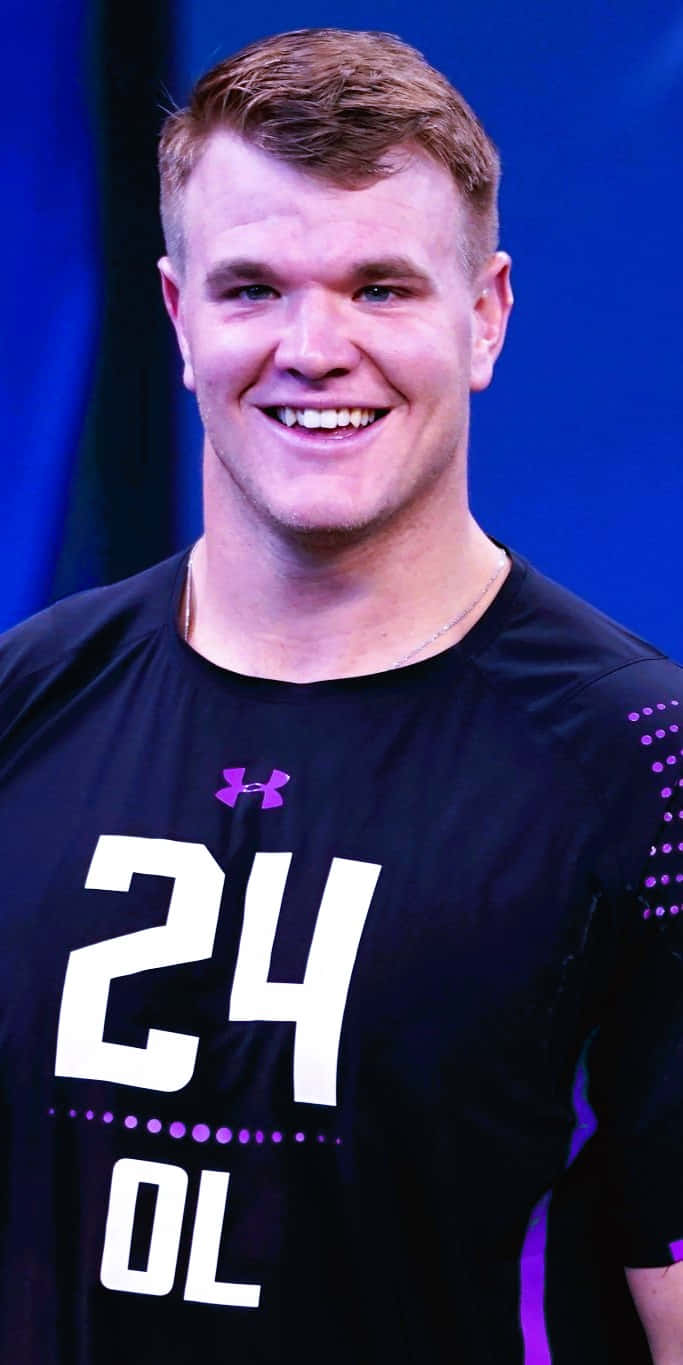 Mike Mcglinchey Dalam Aksi Di Lapangan Wallpaper