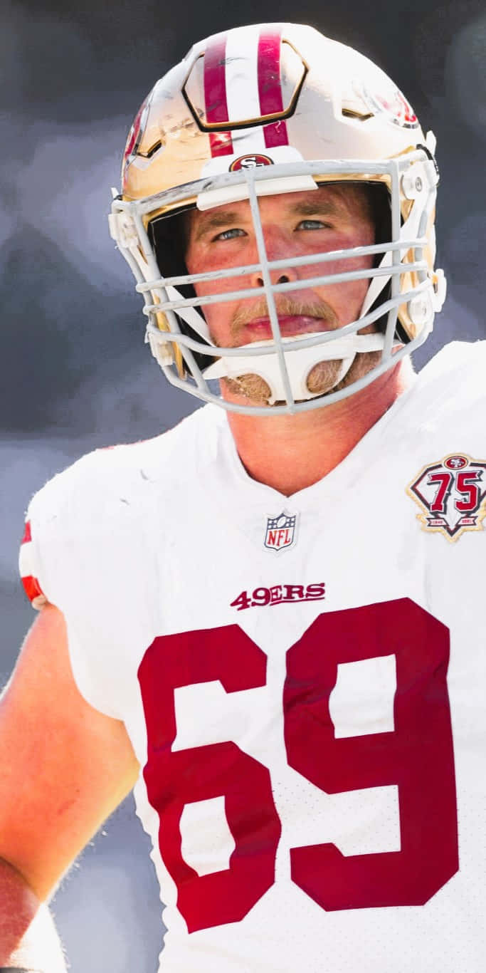 Mike Mcglinchey Dalam Aksi Di Lapangan Wallpaper