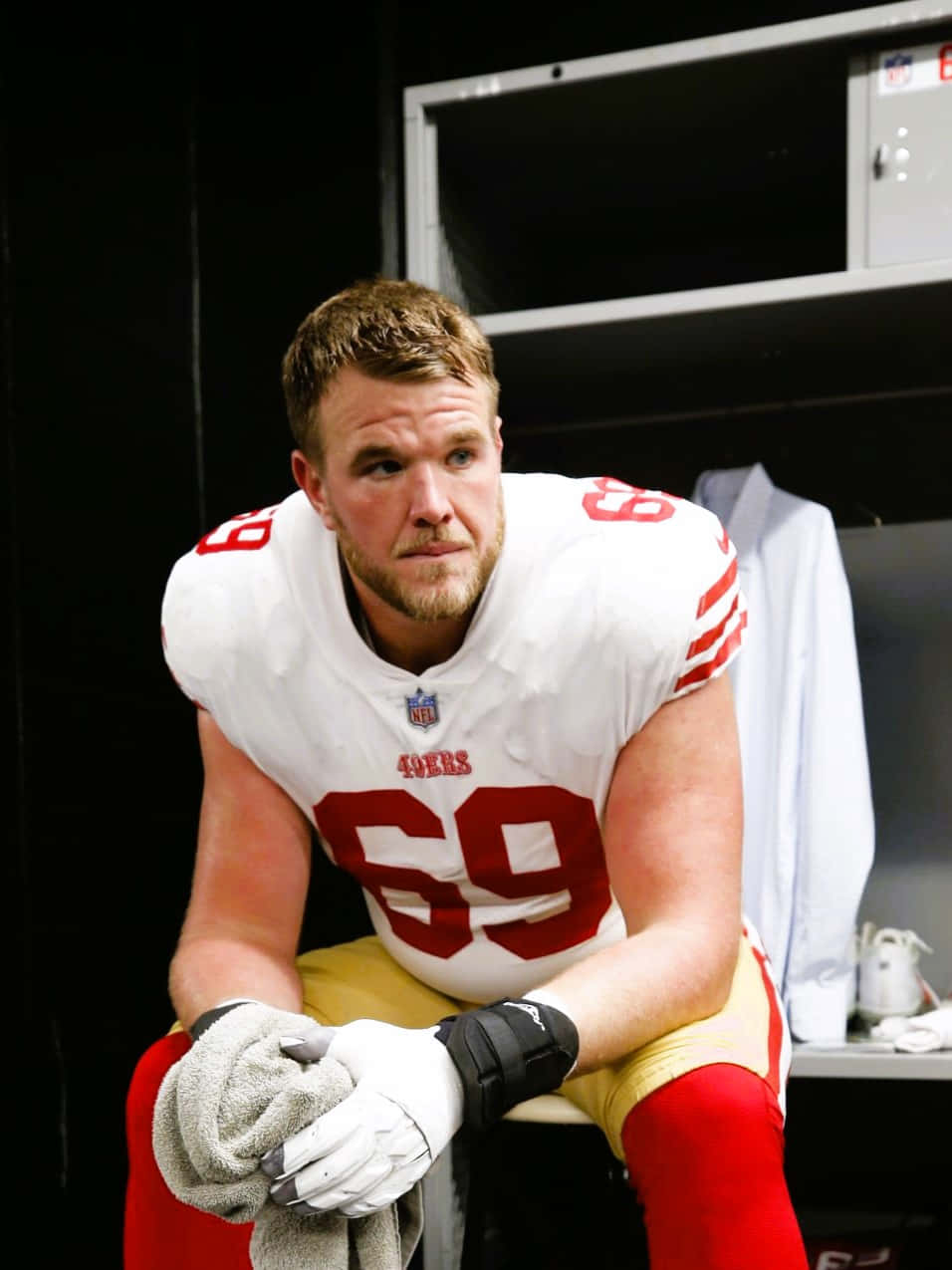 Tackle Ofensif 49ers, Mike Mcglinchey, Dalam Aksi Wallpaper