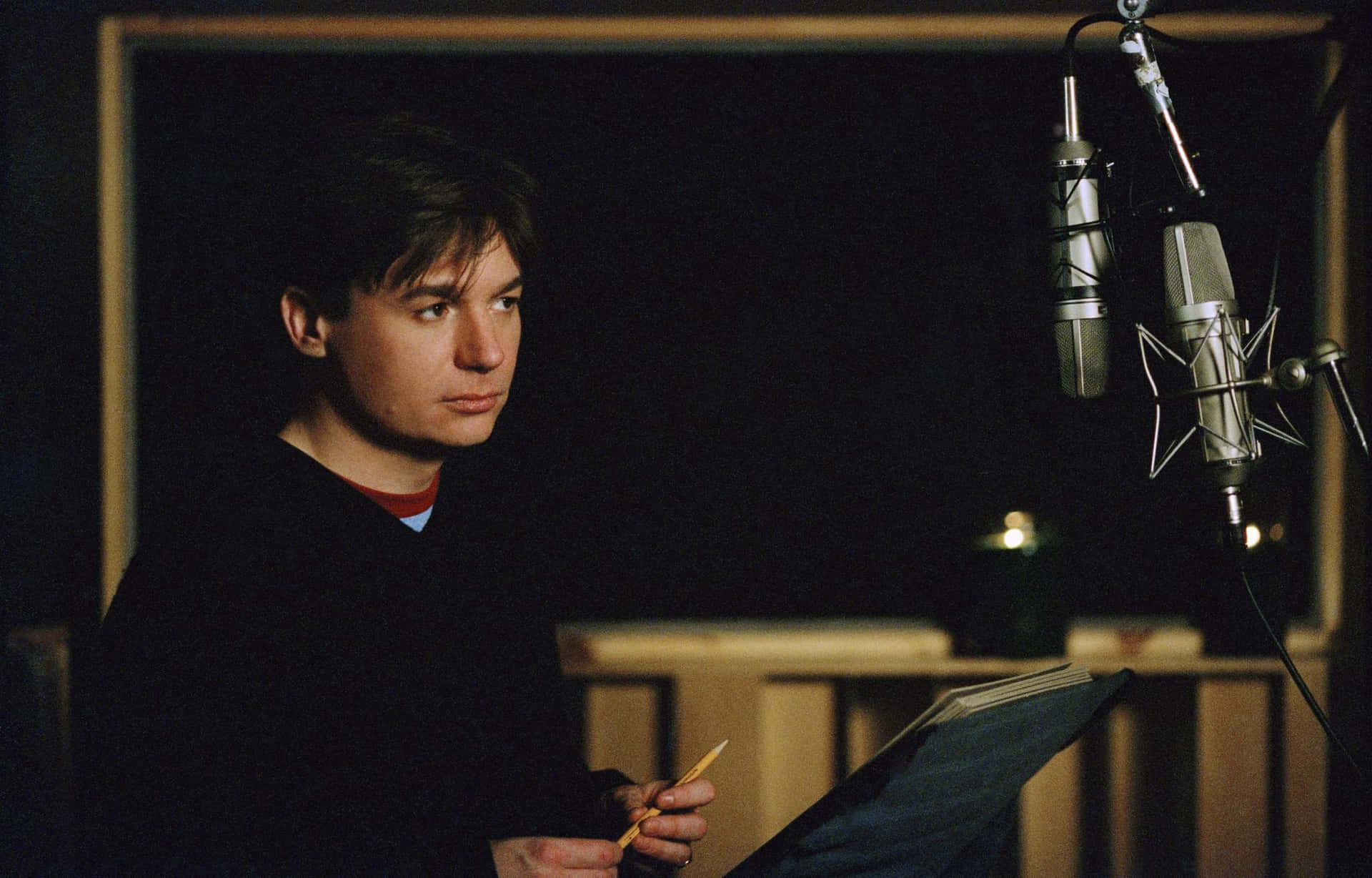 Comedic Actor Mike Myers Wallpaper