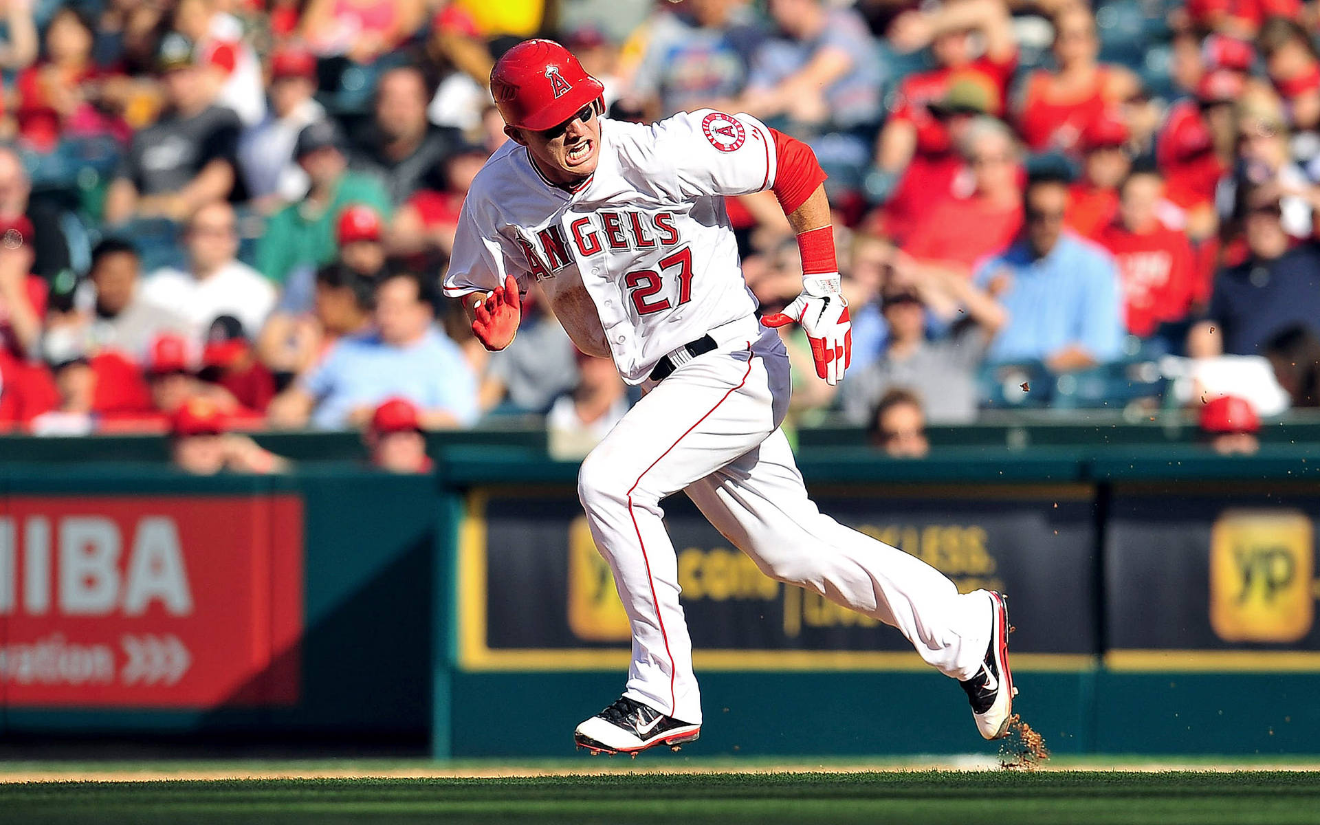 Mike Trout Running Wallpaper